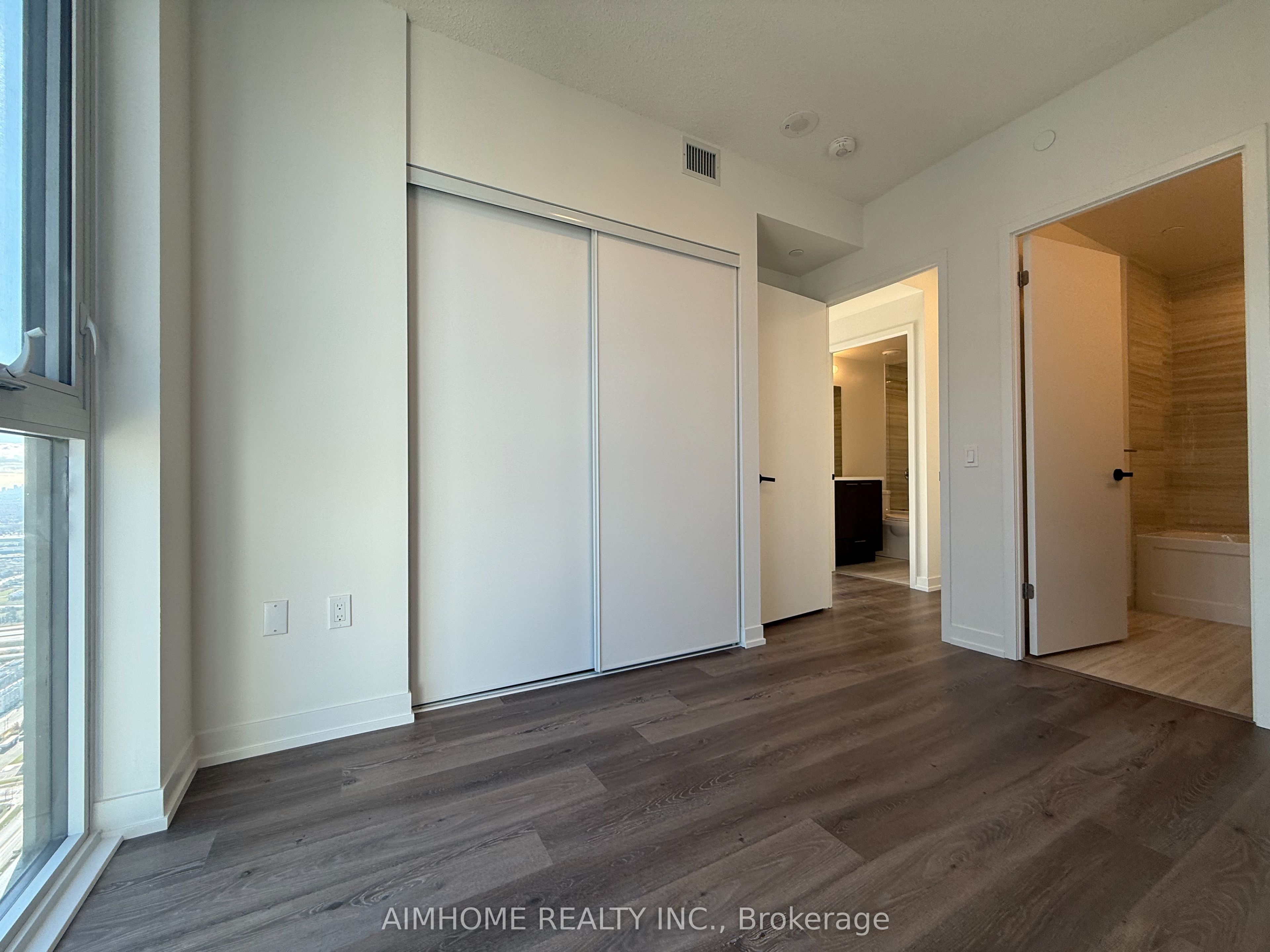 225 Commerce Street 6002 Property Photo 8