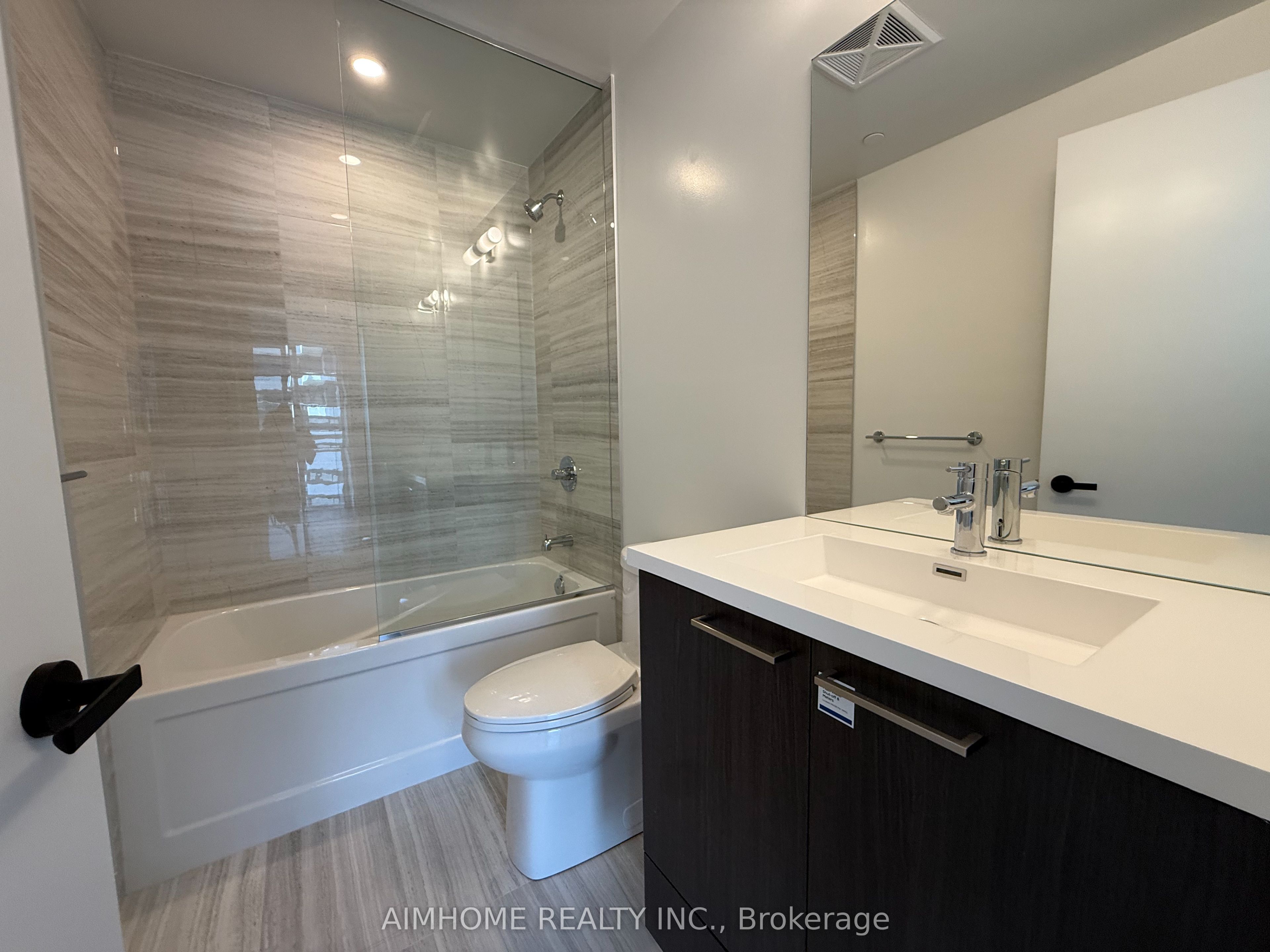 225 Commerce Street 6002 Property Photo 9