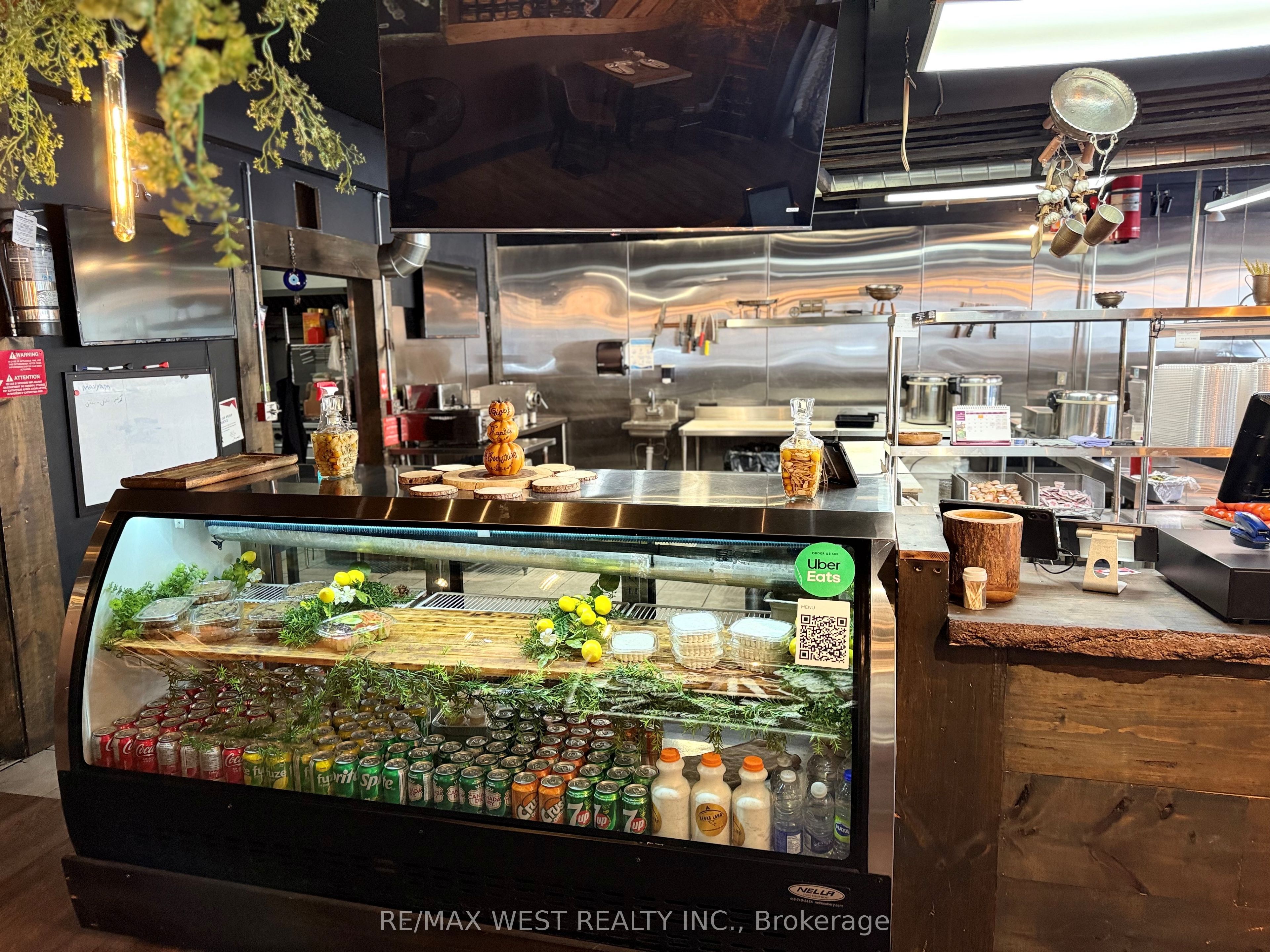 9108 Yonge St Property Photo 2