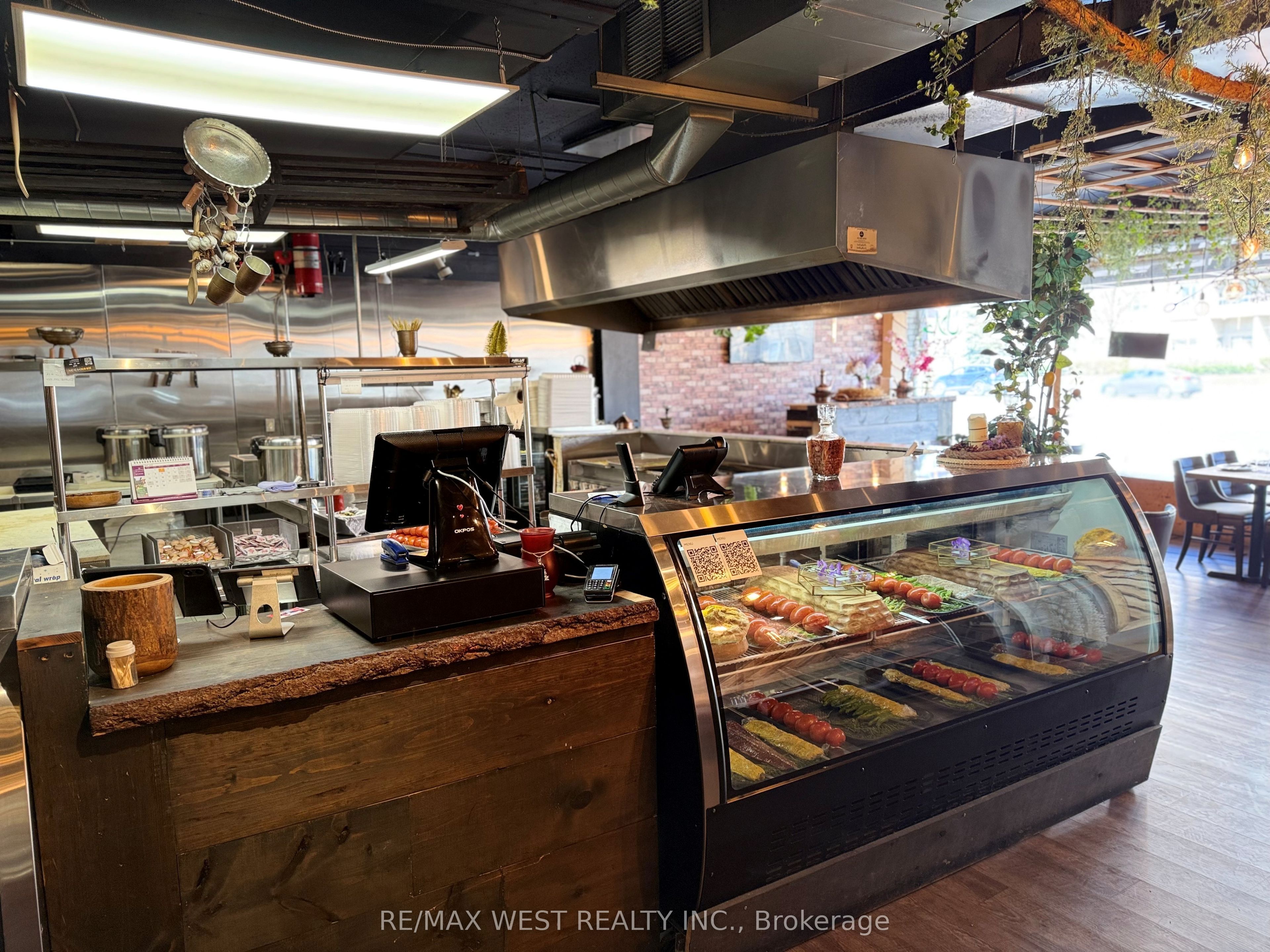 9108 Yonge St Property Photo 3