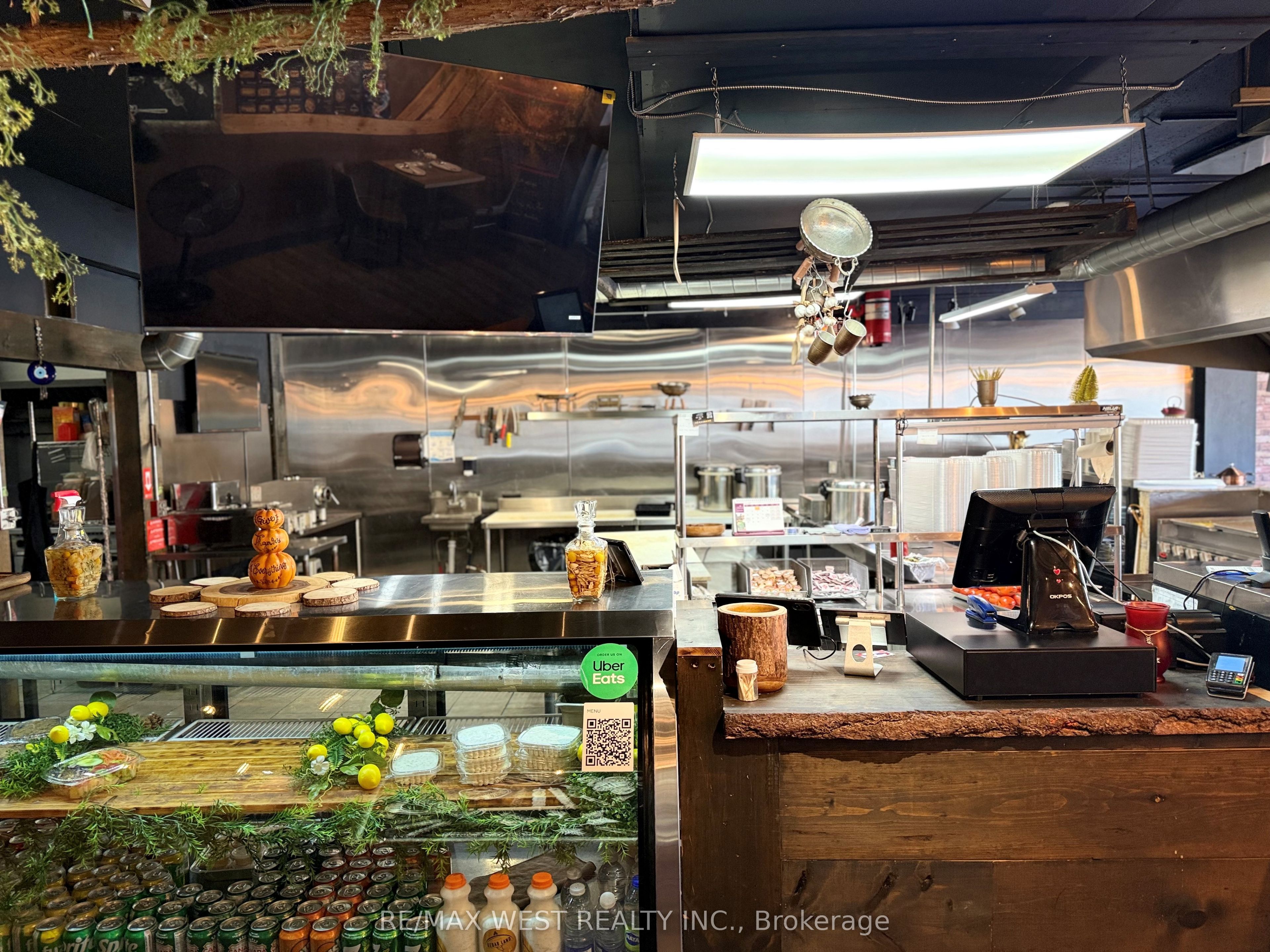 9108 Yonge St Property Photo 4