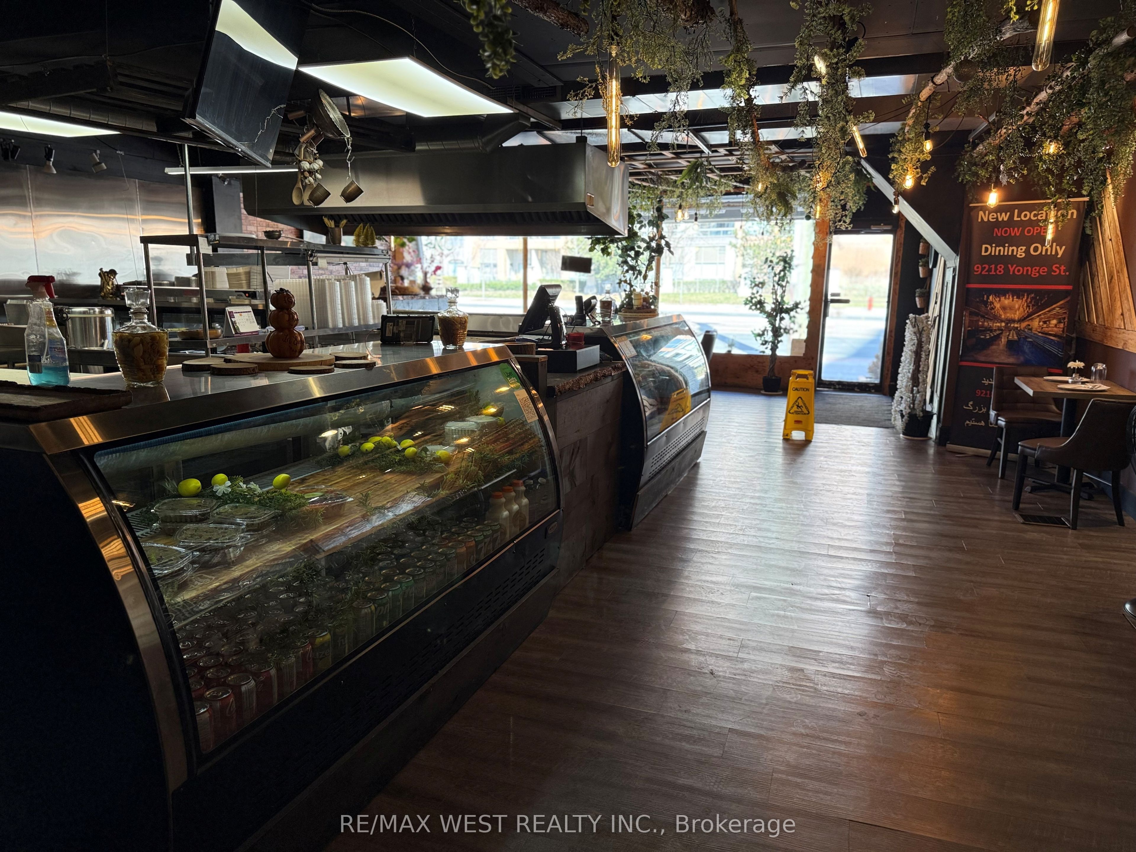 9108 Yonge St Property Photo 7