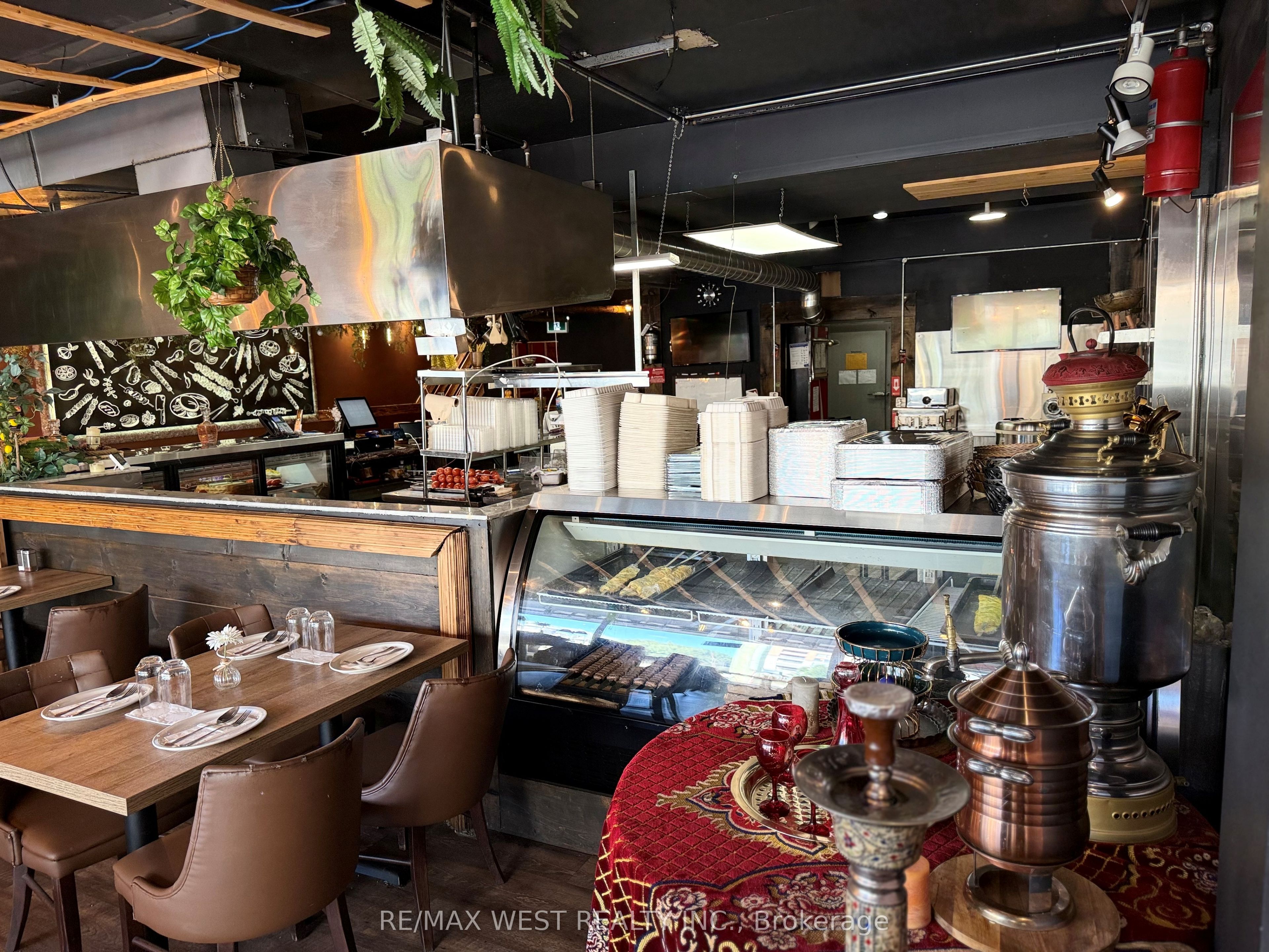 9108 Yonge St Property Photo 9