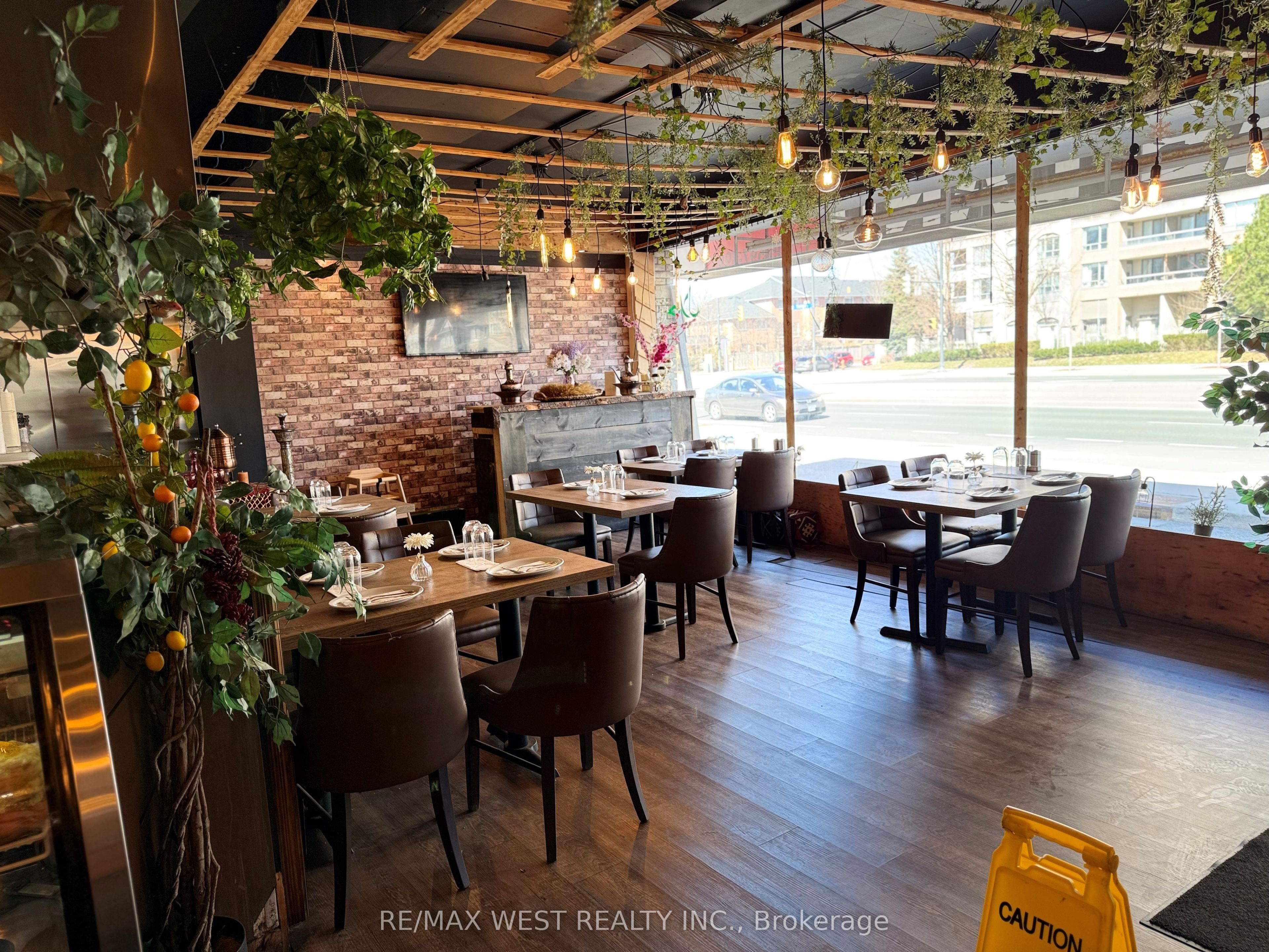 9108 Yonge St Property Photo 10