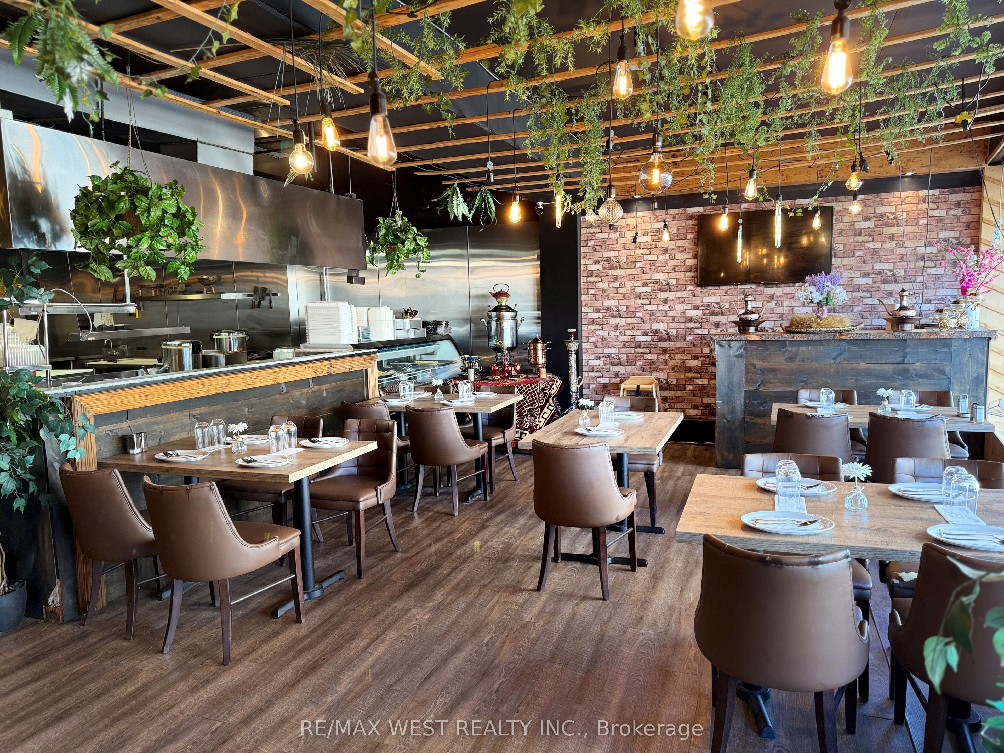 9108 Yonge St Property Photo 11