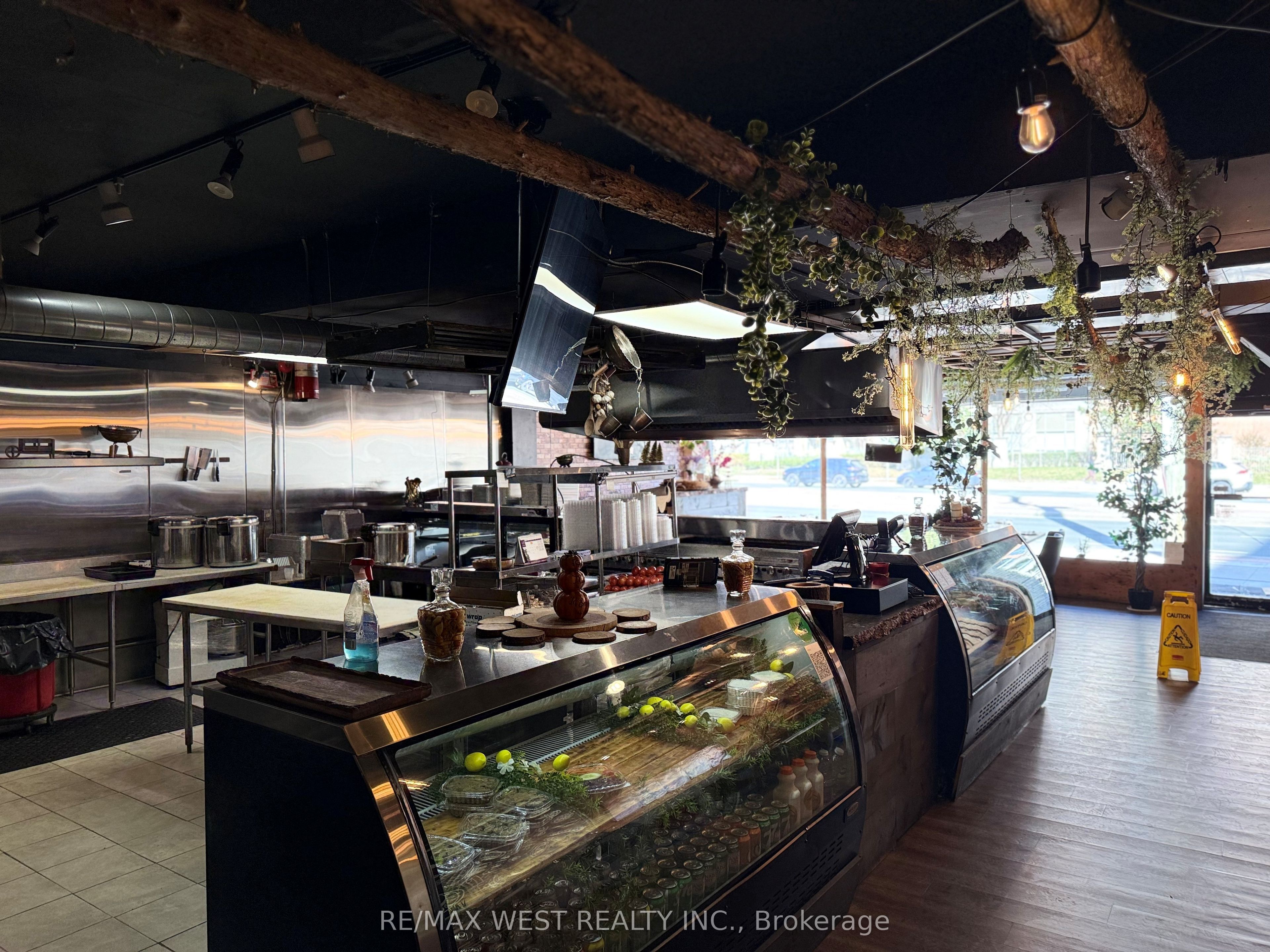 9108 Yonge St Property Photo 12