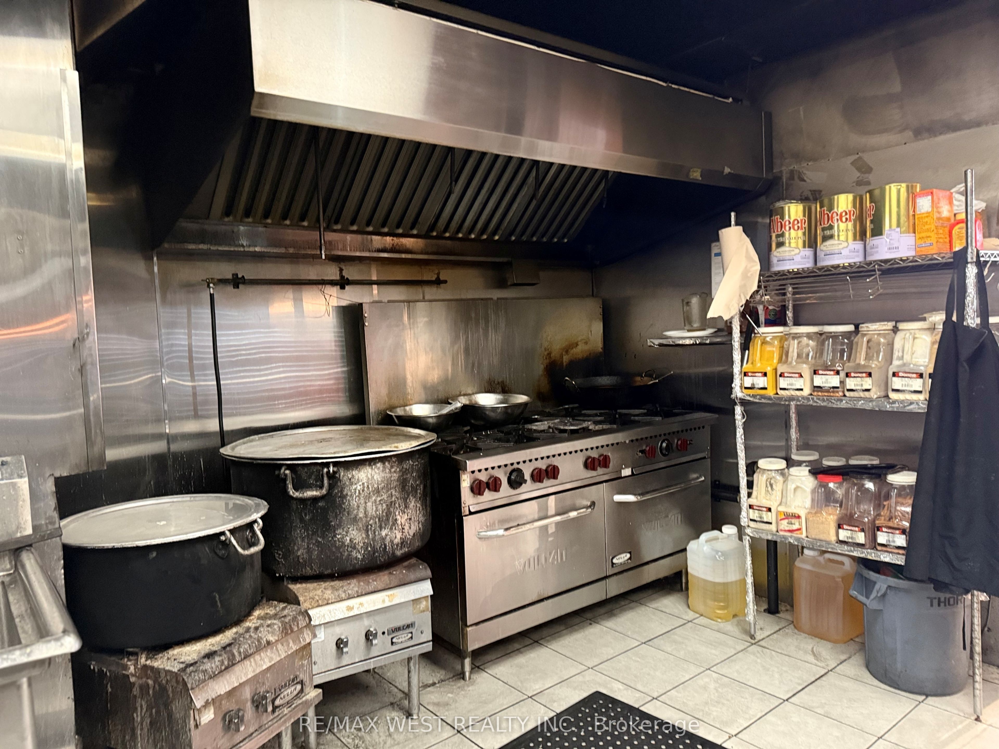 9108 Yonge St Property Photo 14