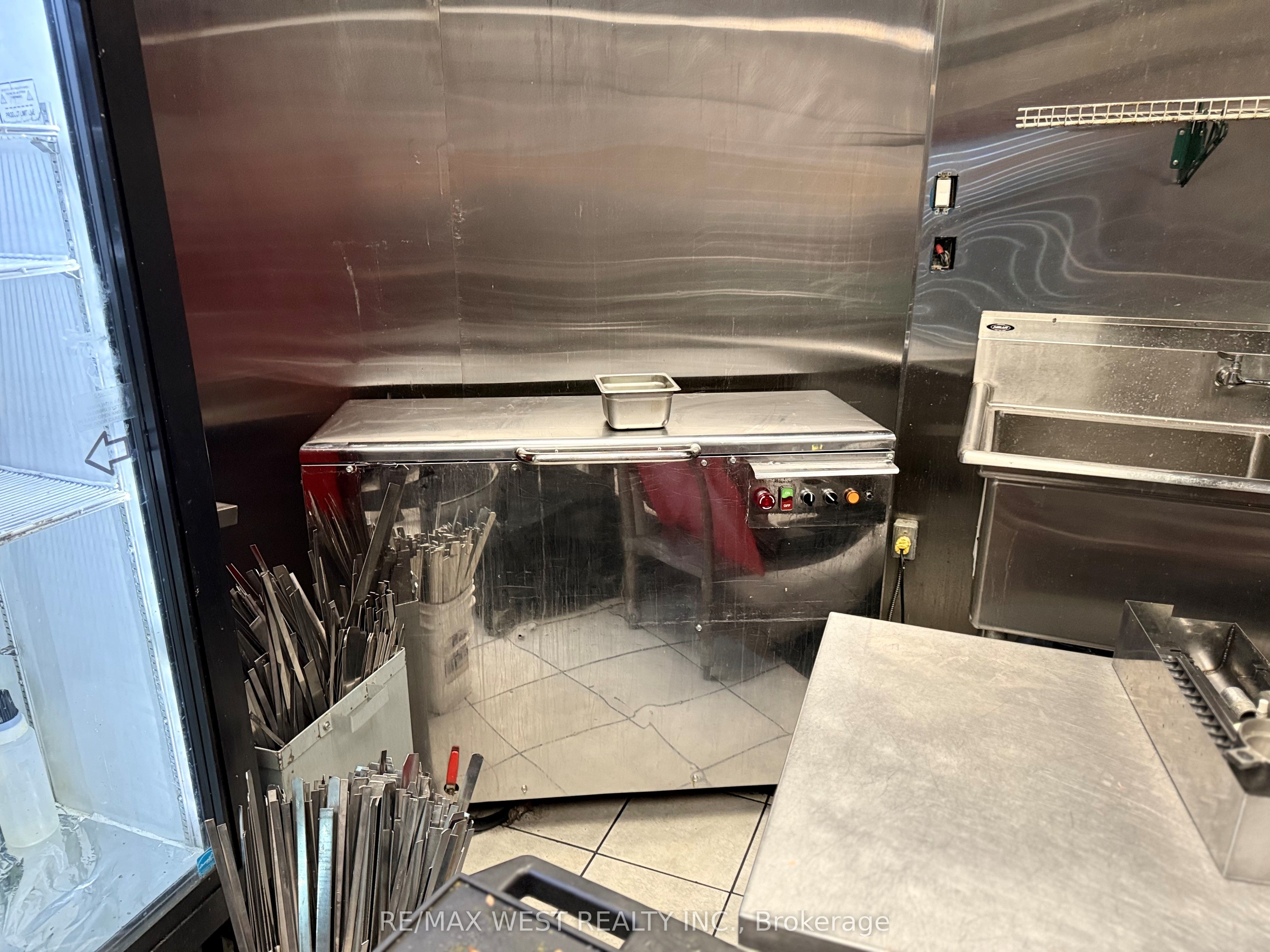 9108 Yonge St Property Photo 15