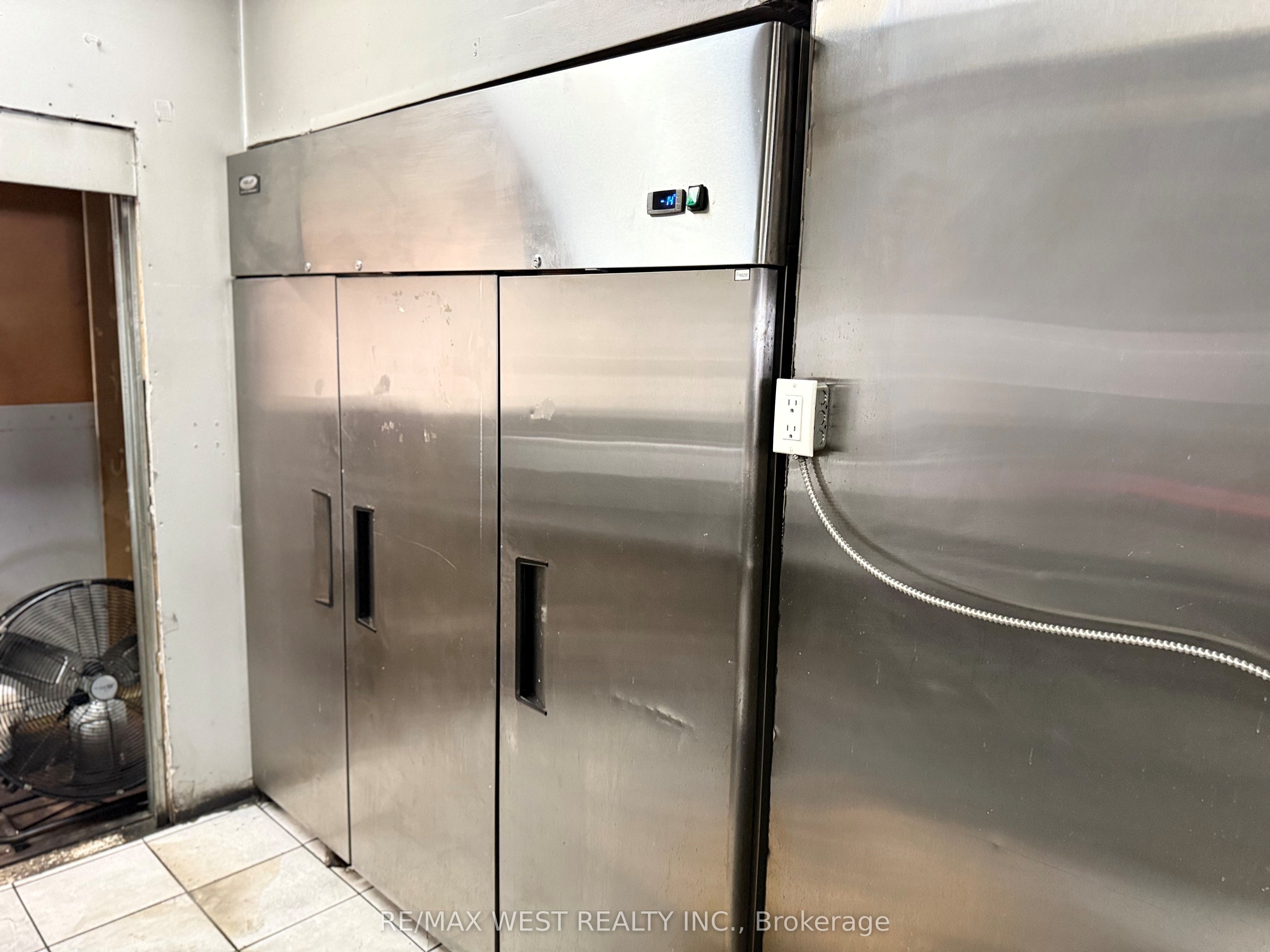 9108 Yonge St Property Photo 16