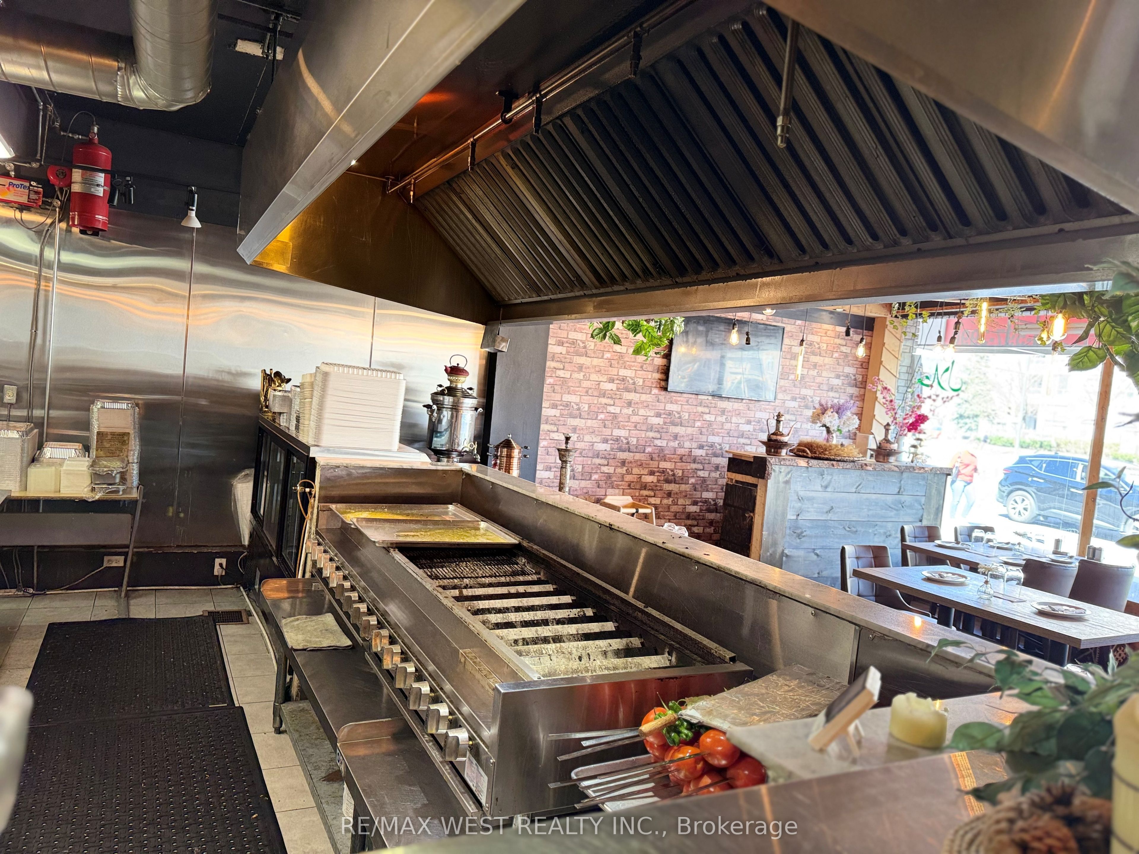 9108 Yonge St Property Photo 17