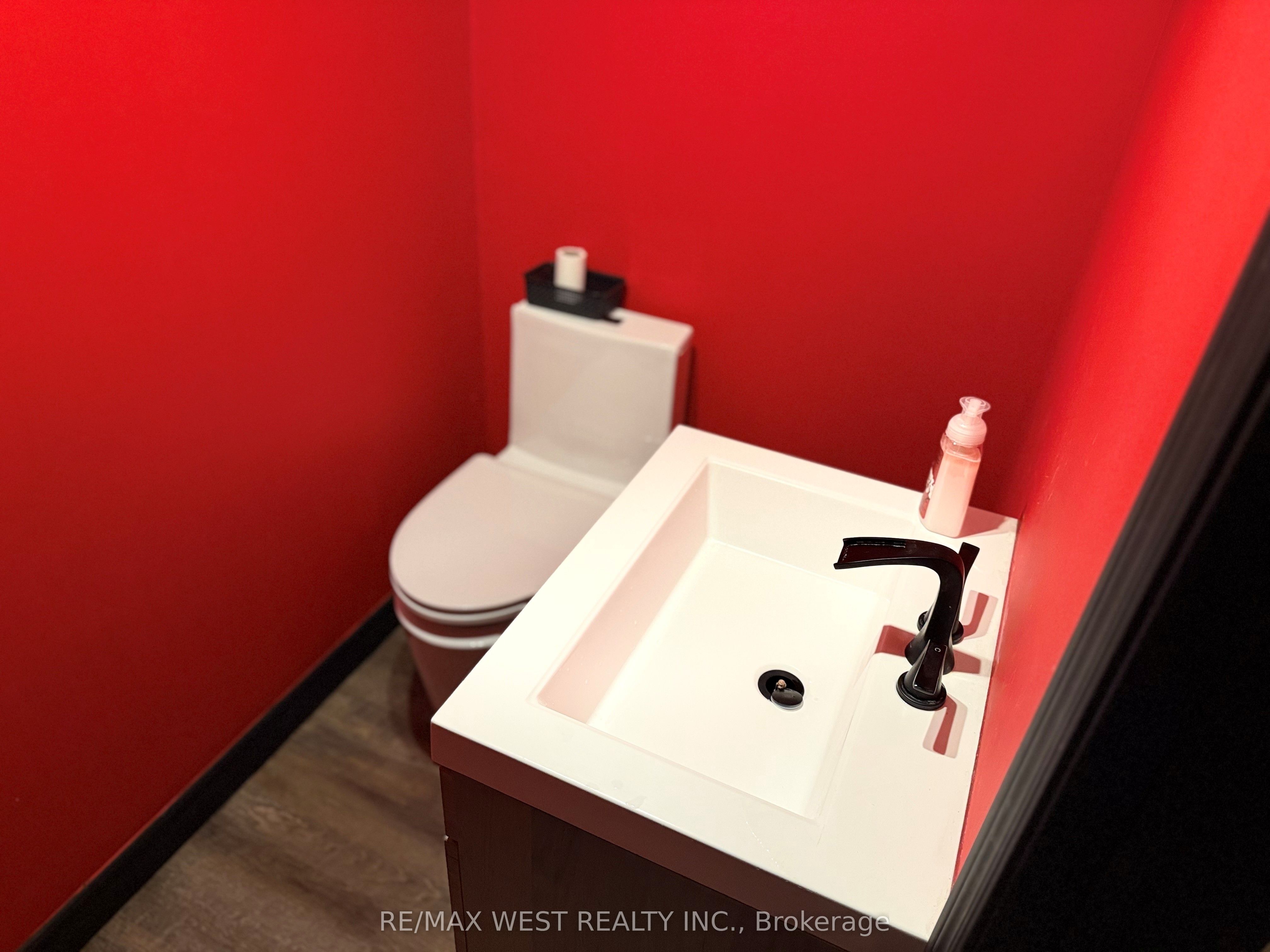 9108 Yonge St Property Photo 19