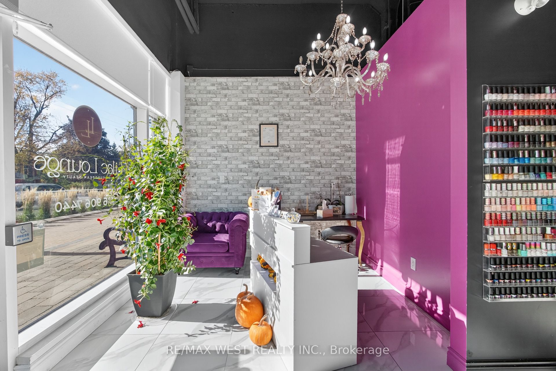 2396 Major Mackenzie Dr W Property Photo 9