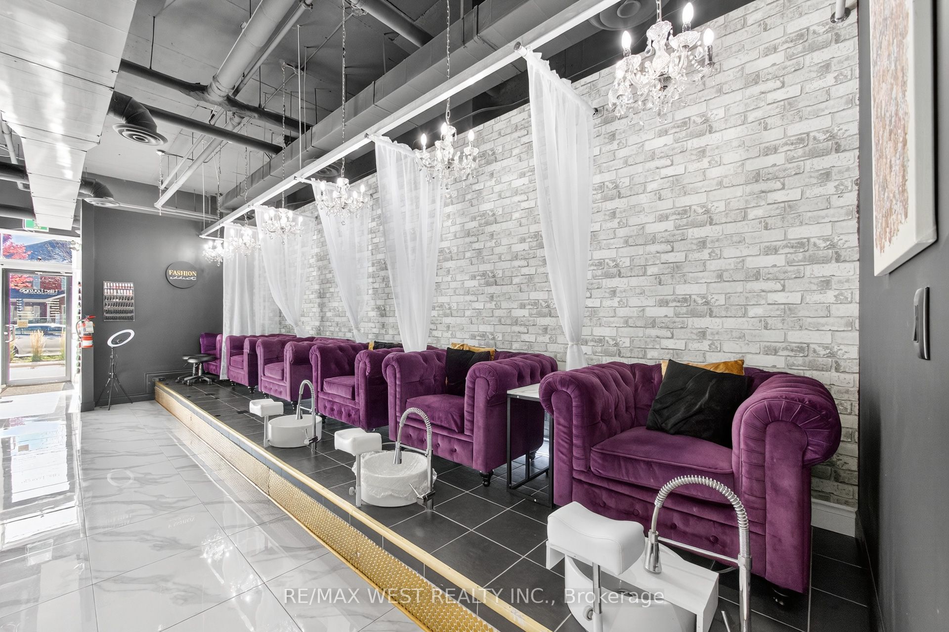 2396 Major Mackenzie Dr W Property Photo 19