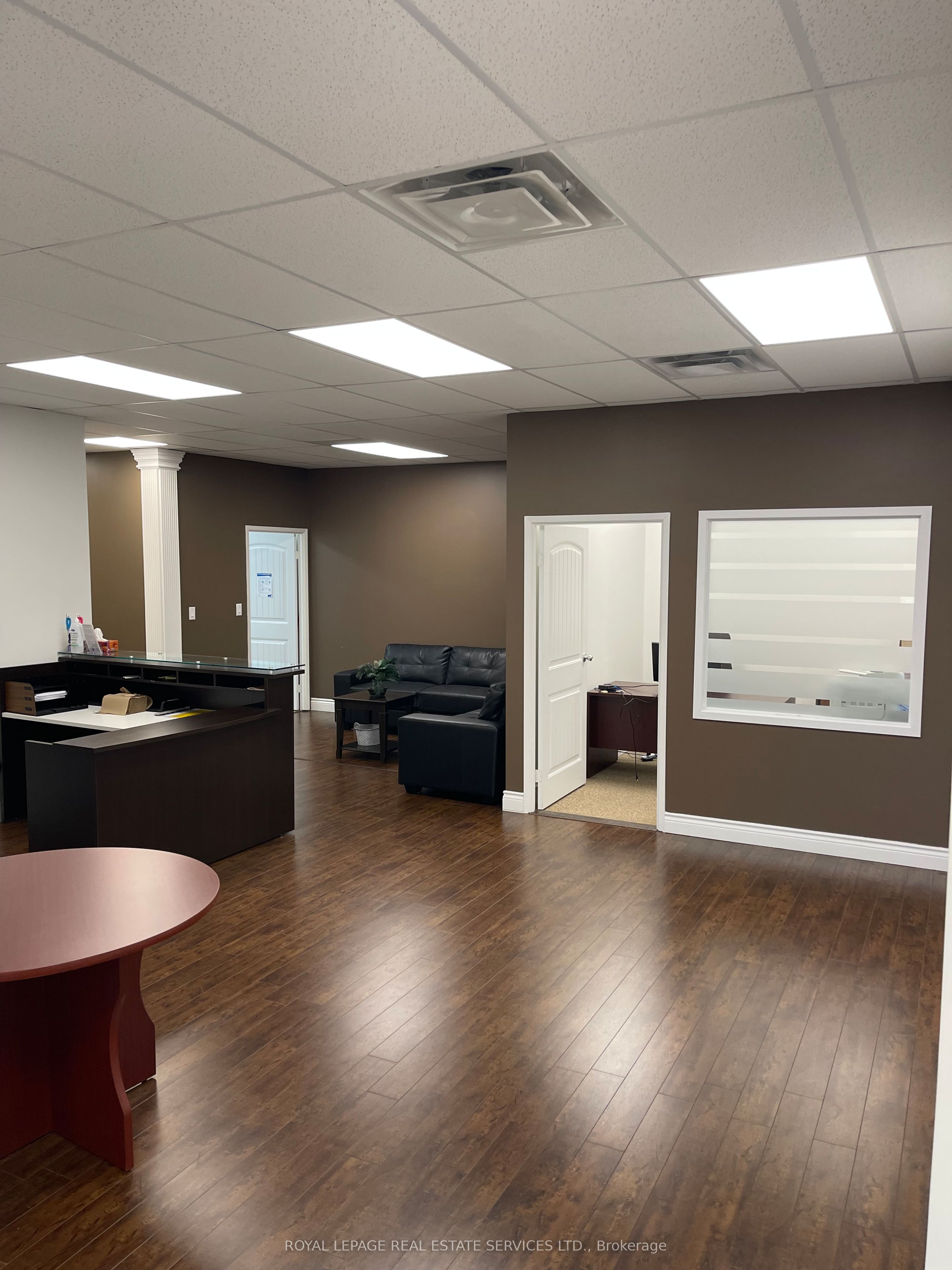 9140 Leslie St Property Photo 5