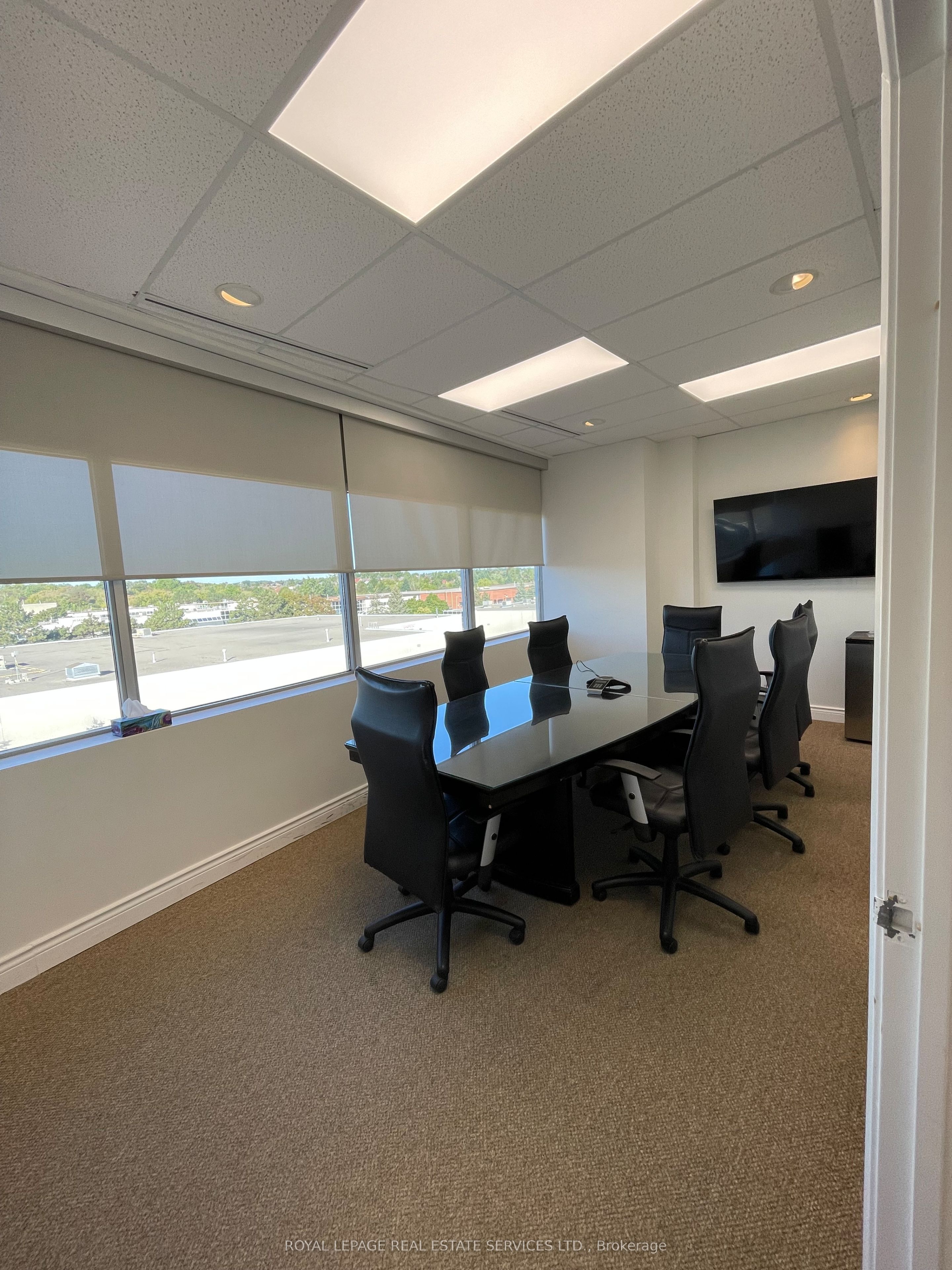 9140 Leslie St Property Photo 12