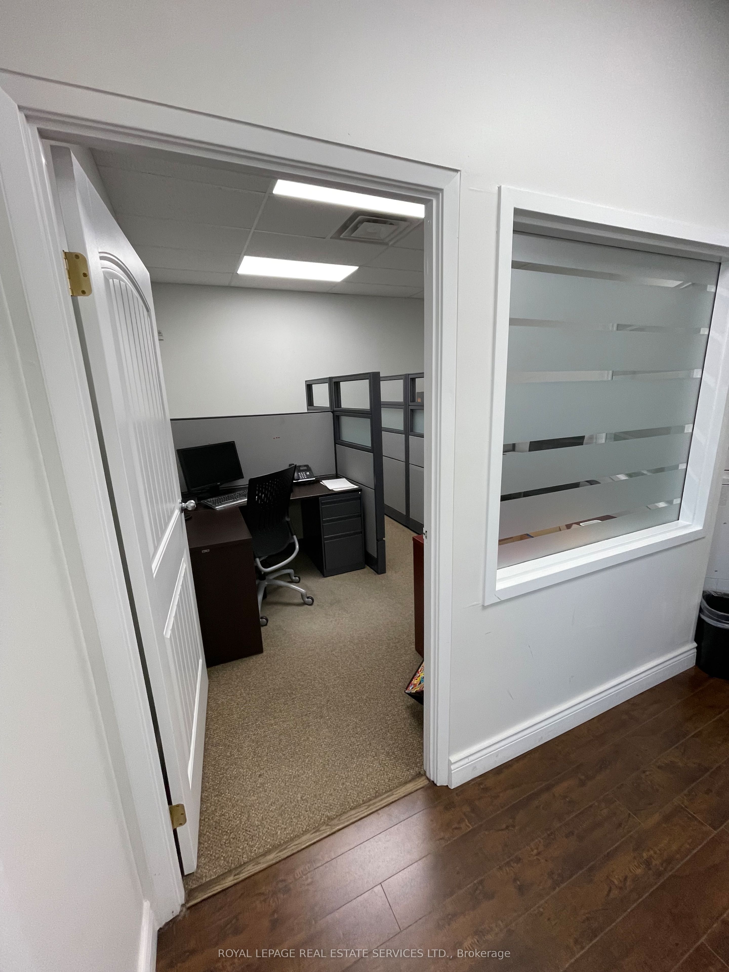 9140 Leslie St Property Photo 14