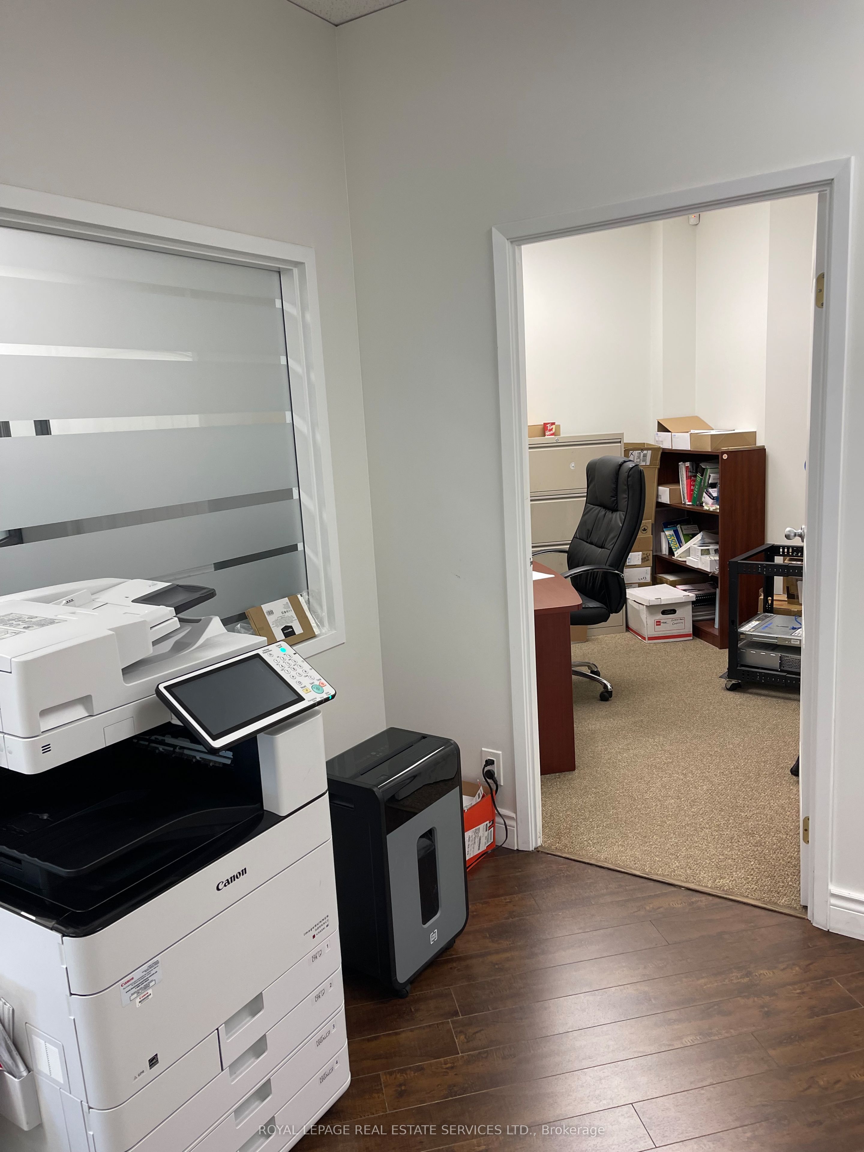 9140 Leslie St Property Photo 15