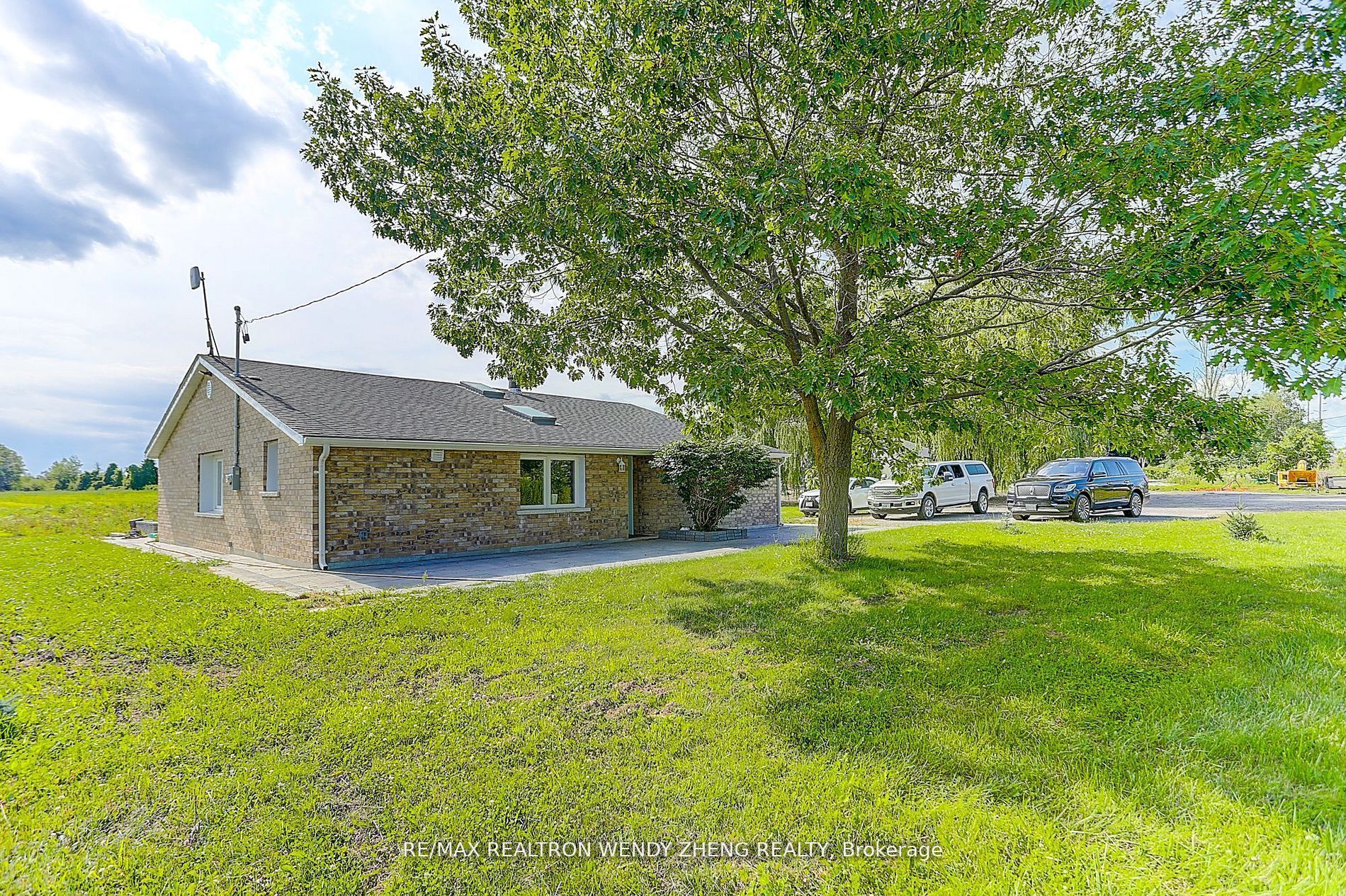 22478 Leslie St Property Photo 2