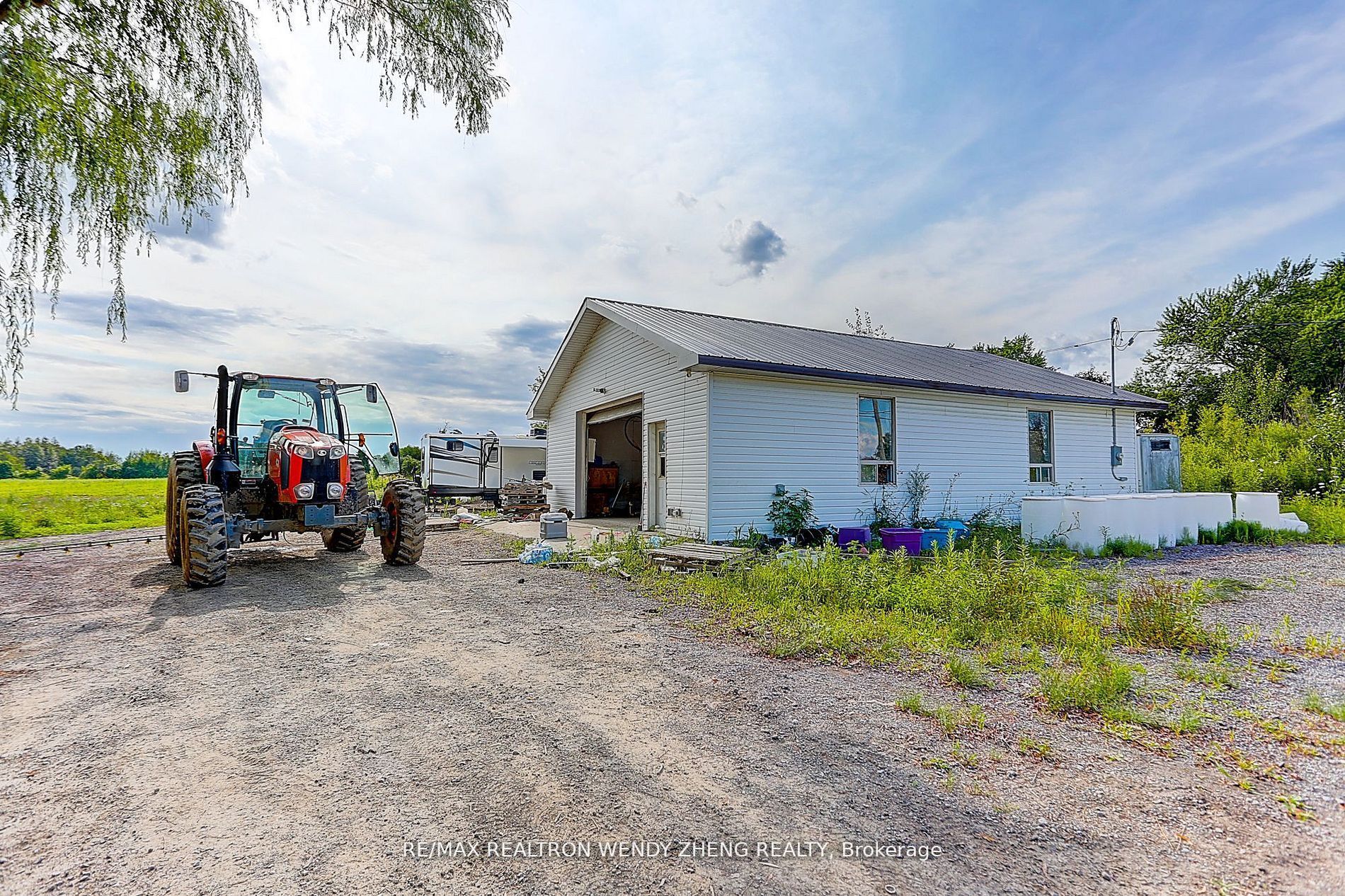 22478 Leslie St Property Photo 6