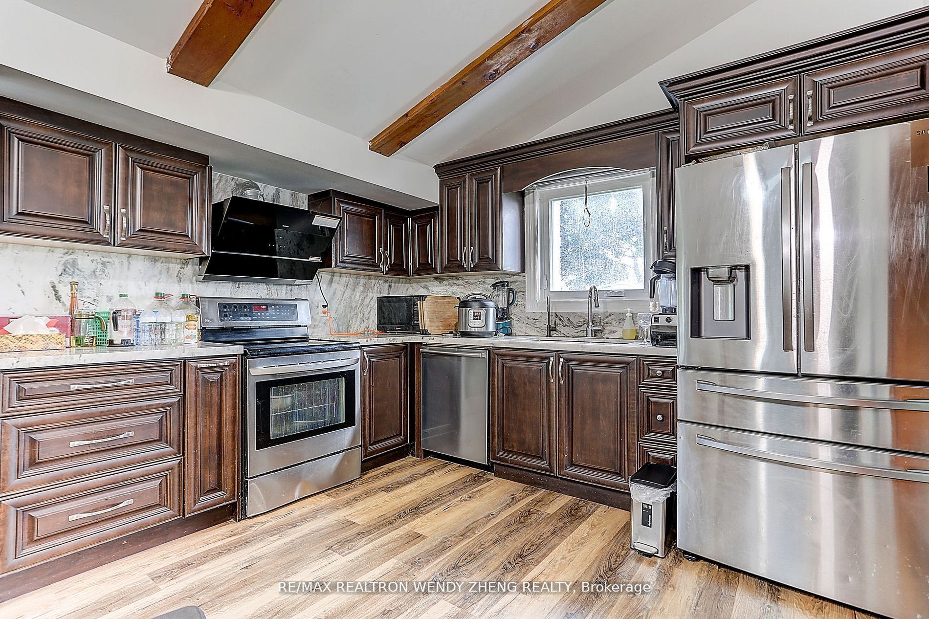 22478 Leslie St Property Photo 9