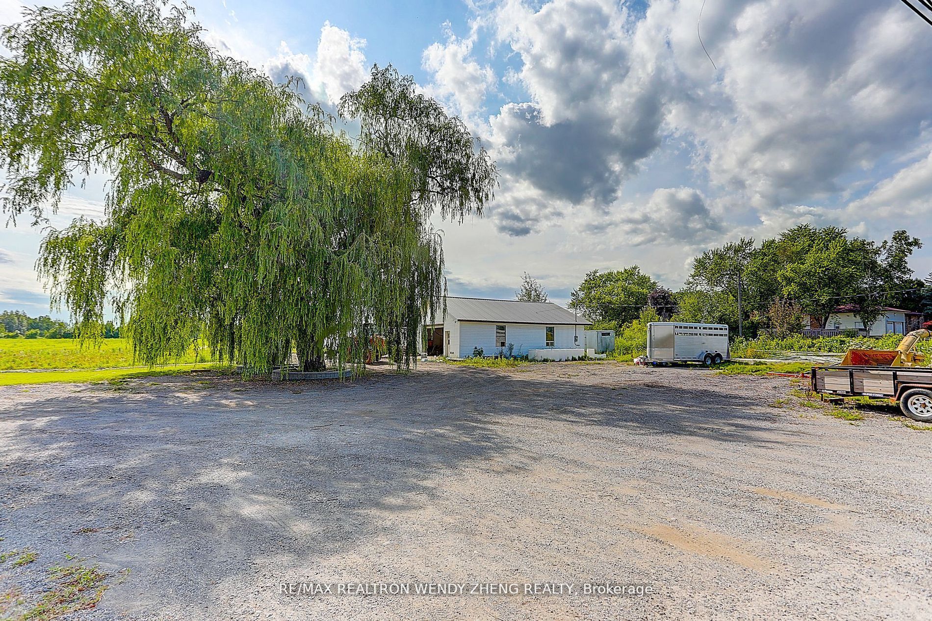 22478 Leslie St Property Photo 14