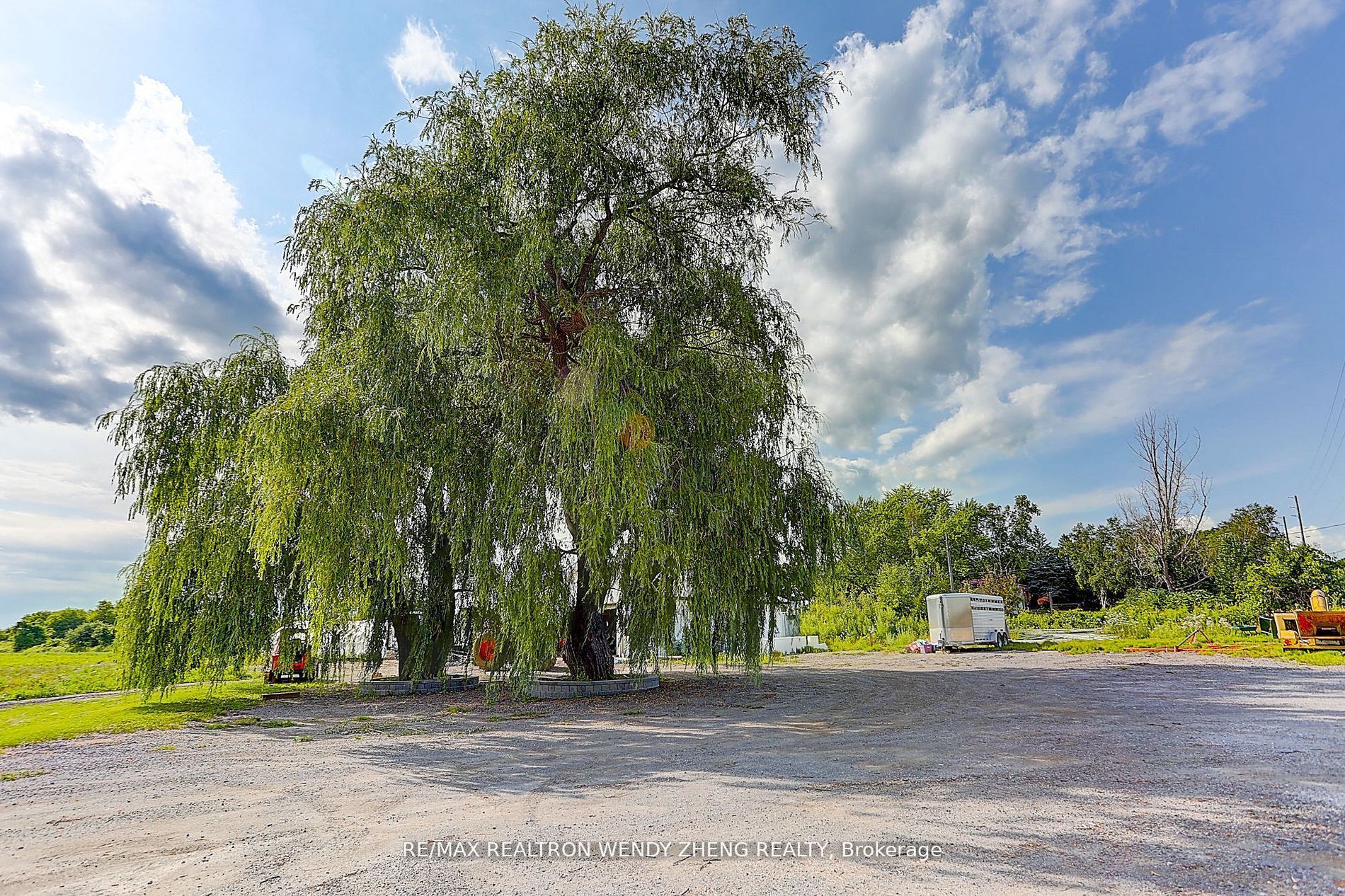22478 Leslie St Property Photo 16