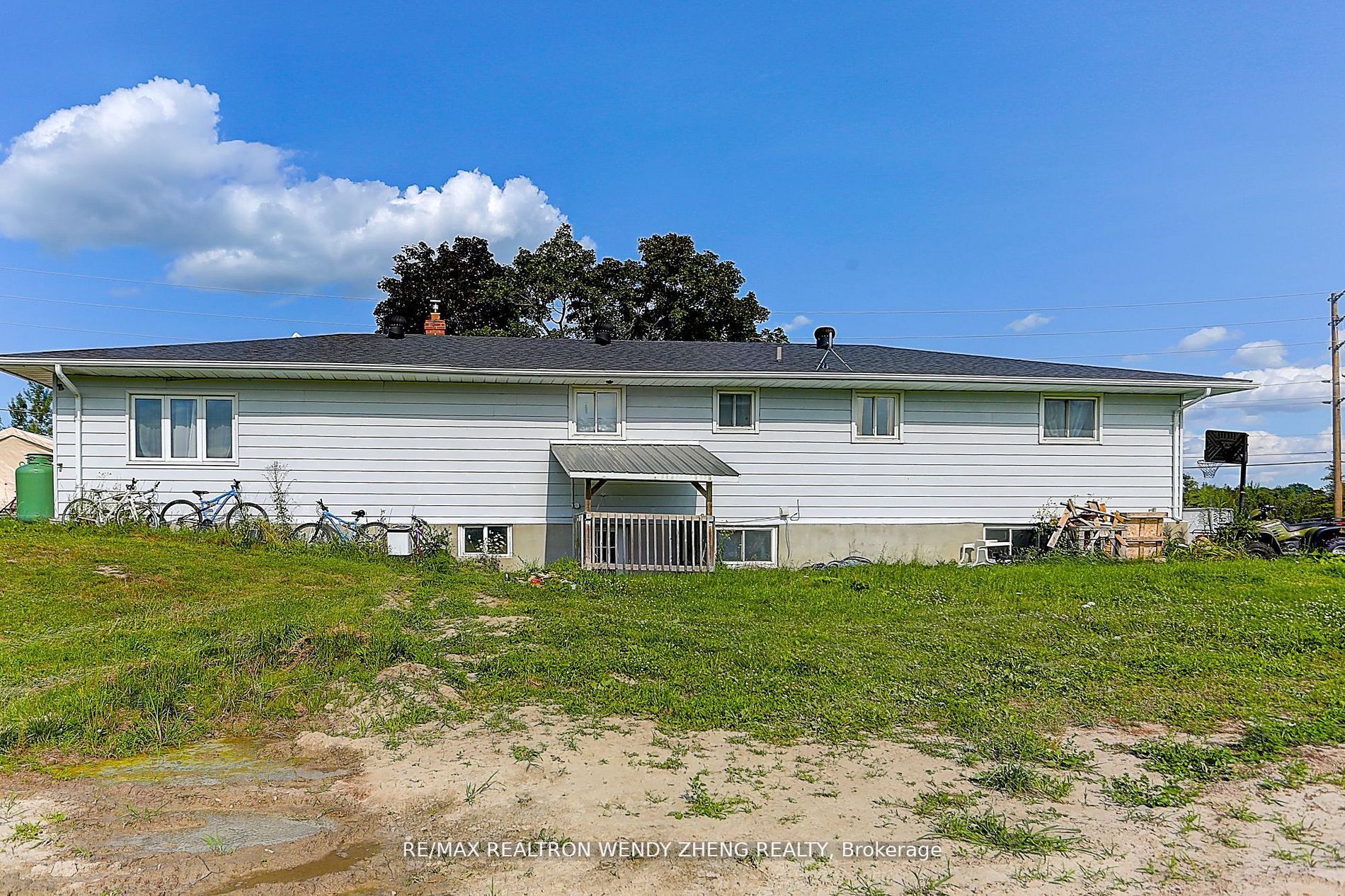 22478 Leslie St Property Photo 17