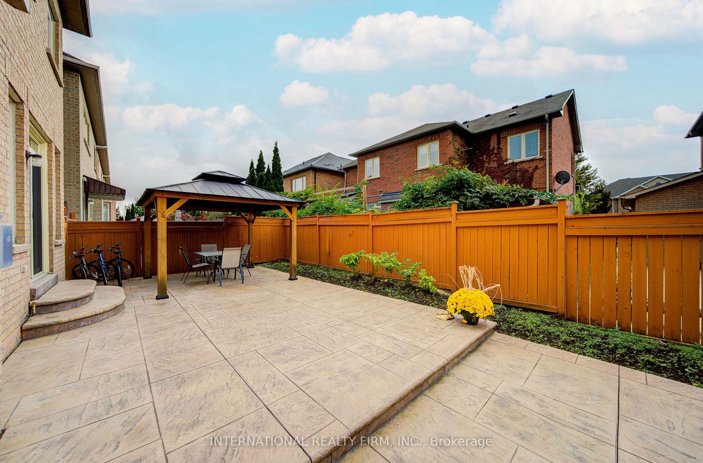 77 Saint James Avenue Property Photo 36