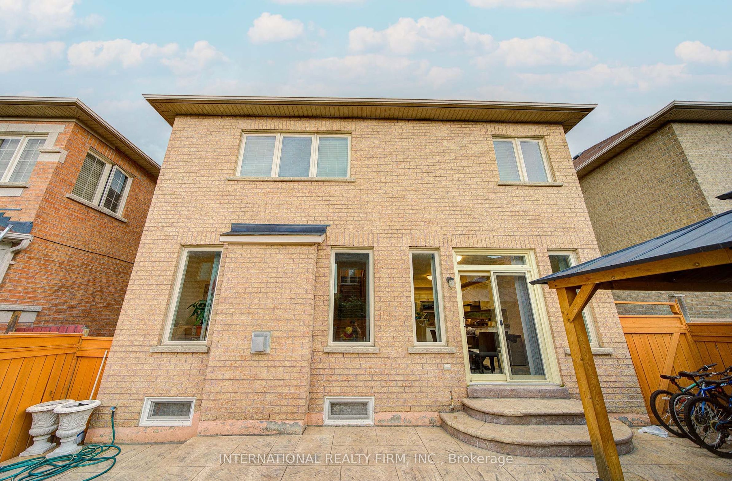 77 Saint James Avenue Property Photo 37