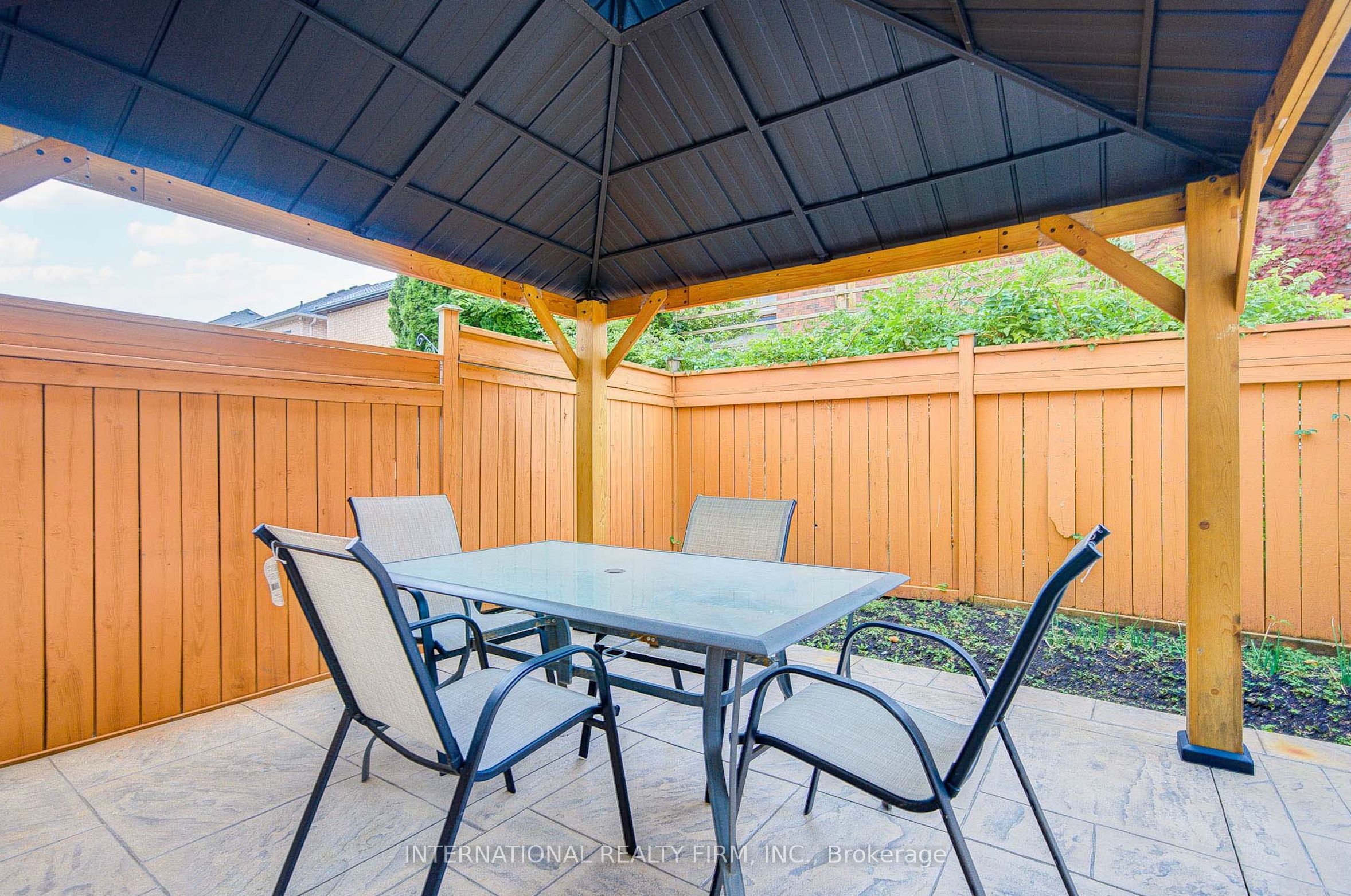 77 Saint James Avenue Property Photo 38