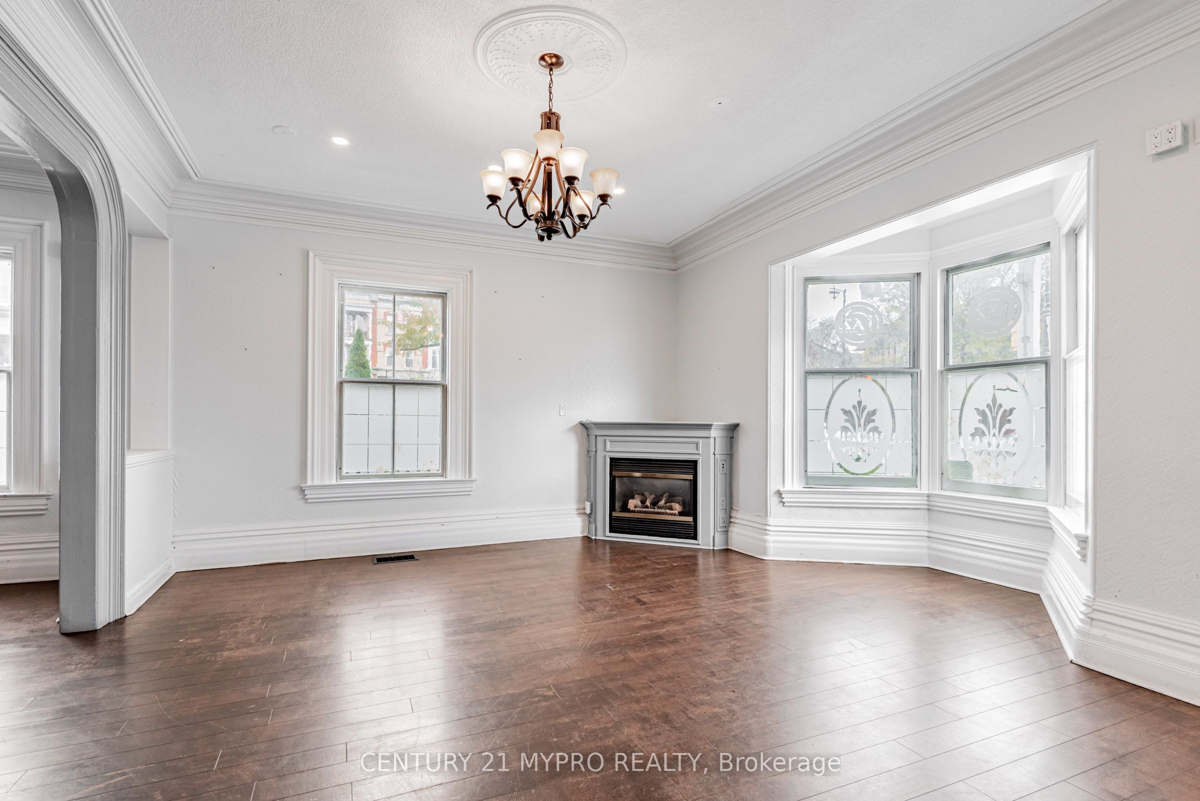 48 Main Street N Property Photo 8