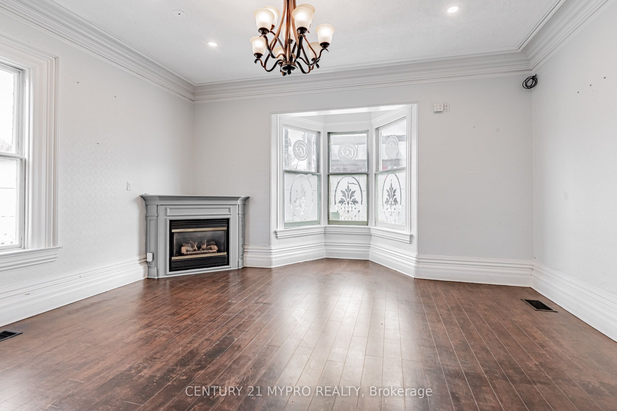 48 Main Street N Property Photo 9