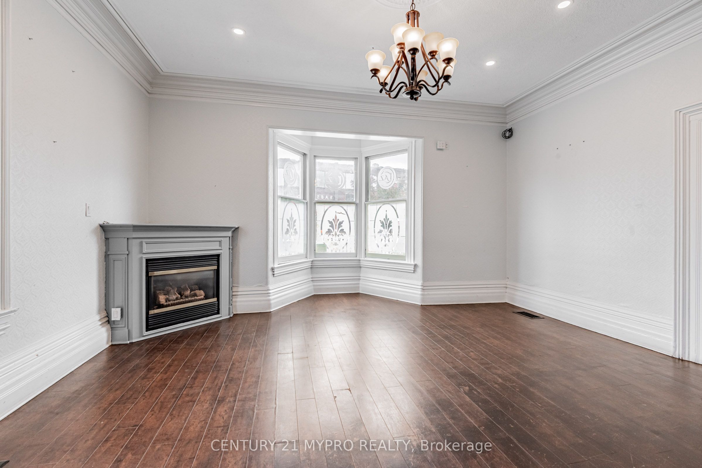 48 Main Street N Property Photo 10