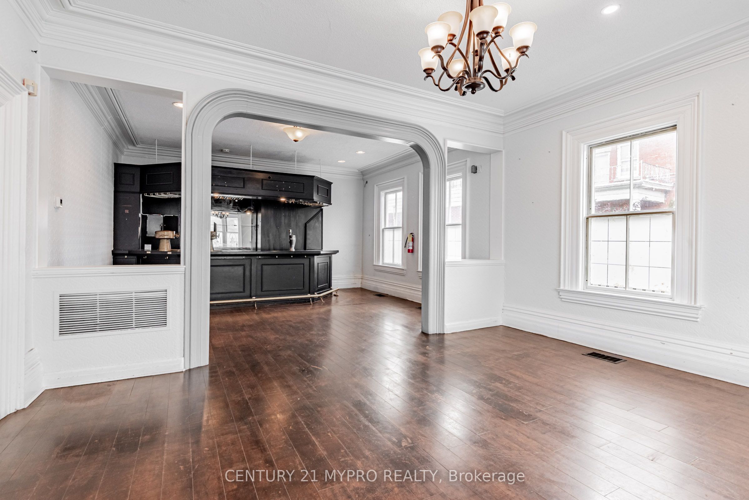 48 Main Street N Property Photo 11