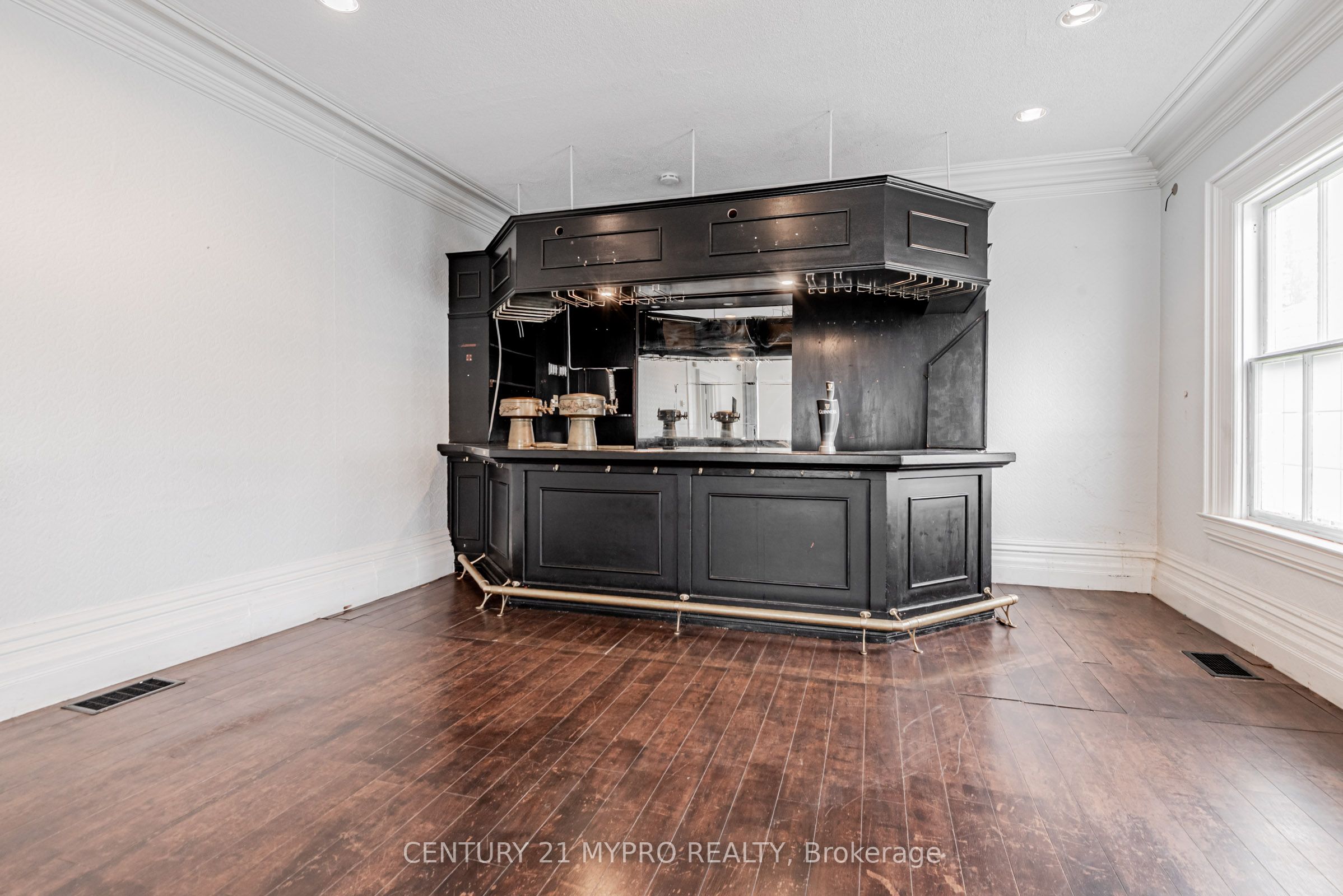 48 Main Street N Property Photo 13