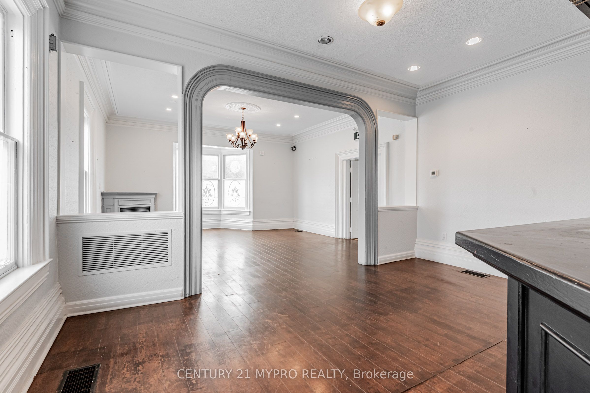 48 Main Street N Property Photo 16