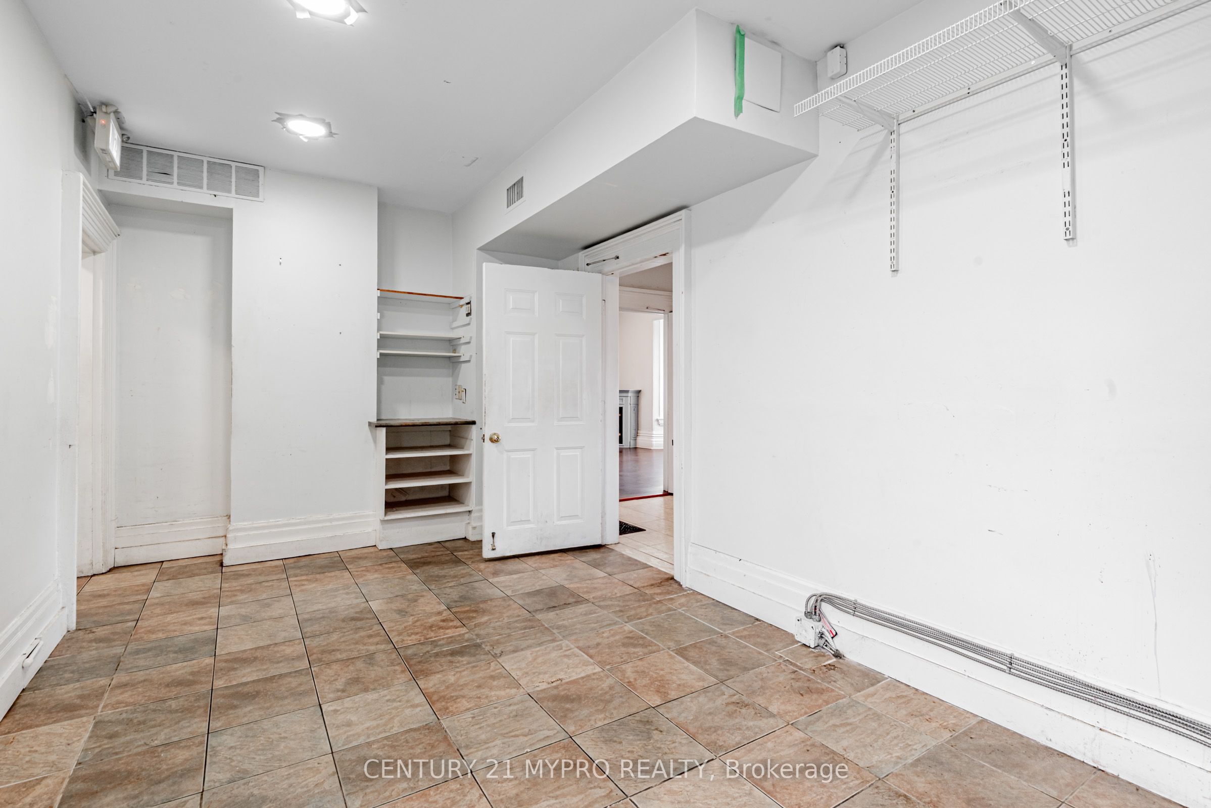 48 Main Street N Property Photo 18