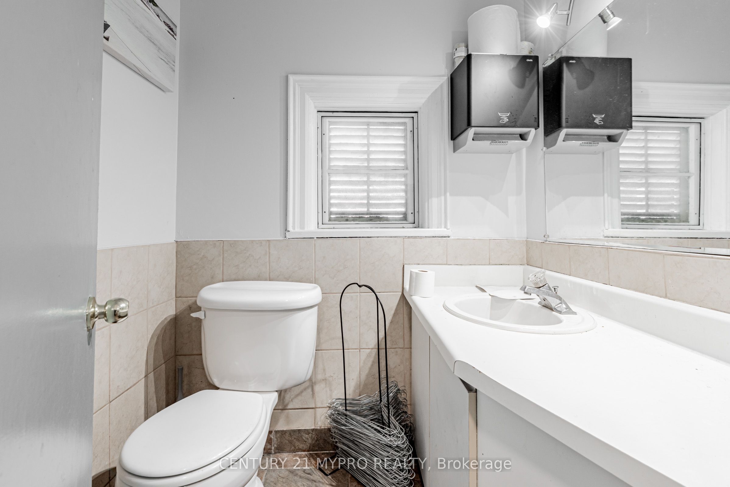 48 Main Street N Property Photo 19