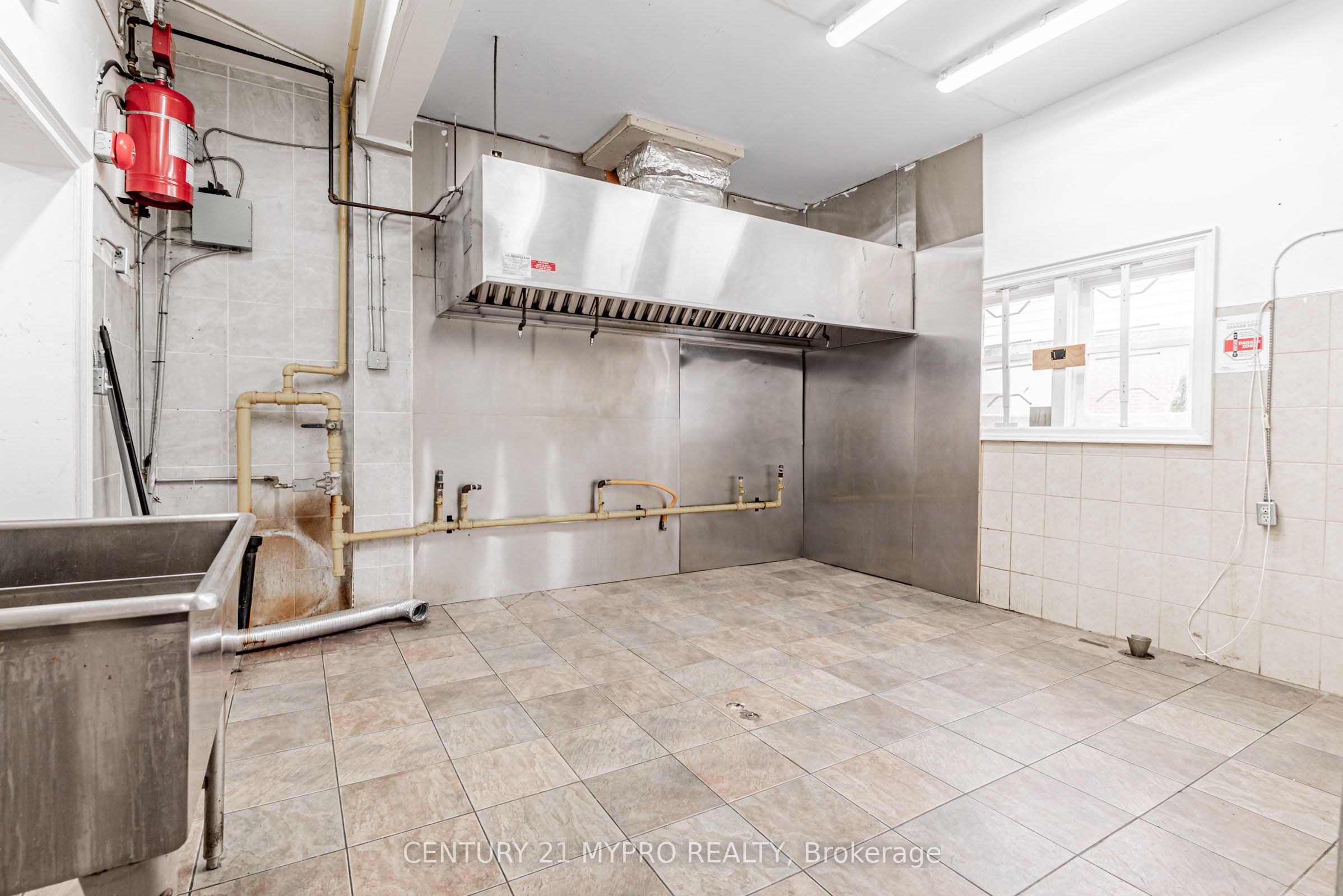 48 Main Street N Property Photo 20