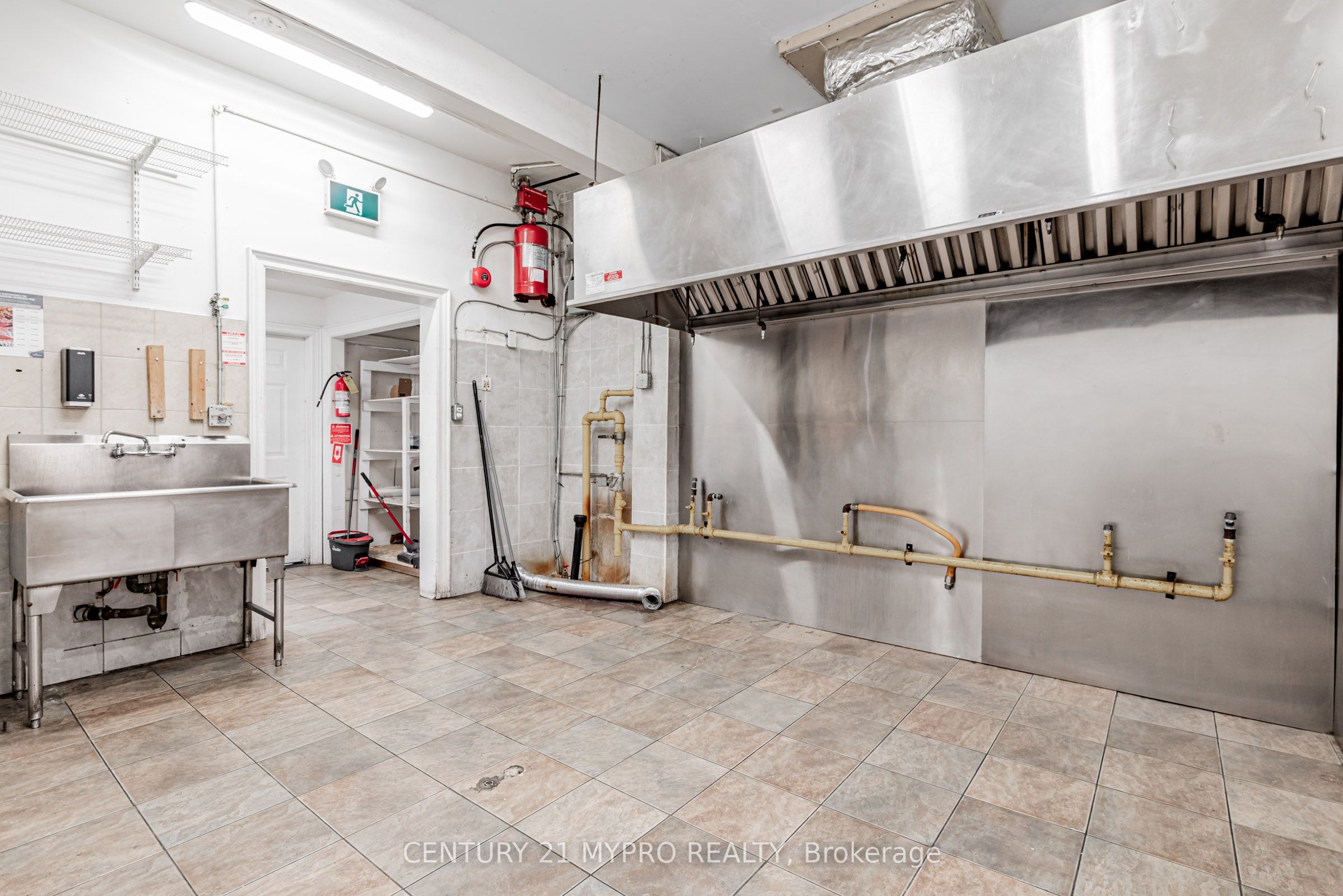 48 Main Street N Property Photo 21