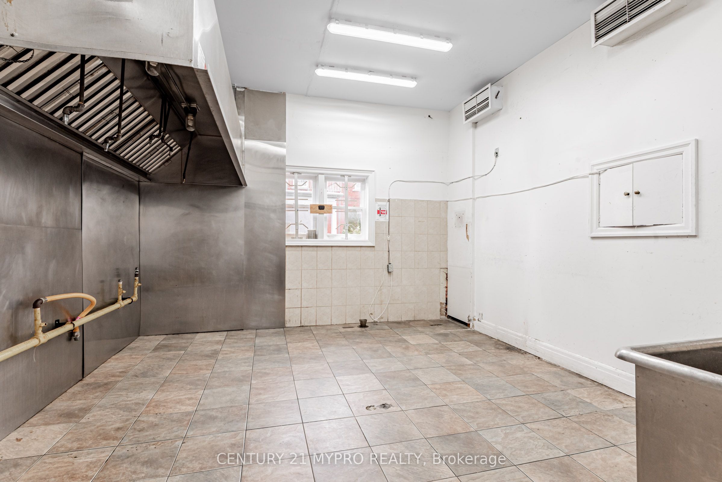 48 Main Street N Property Photo 23