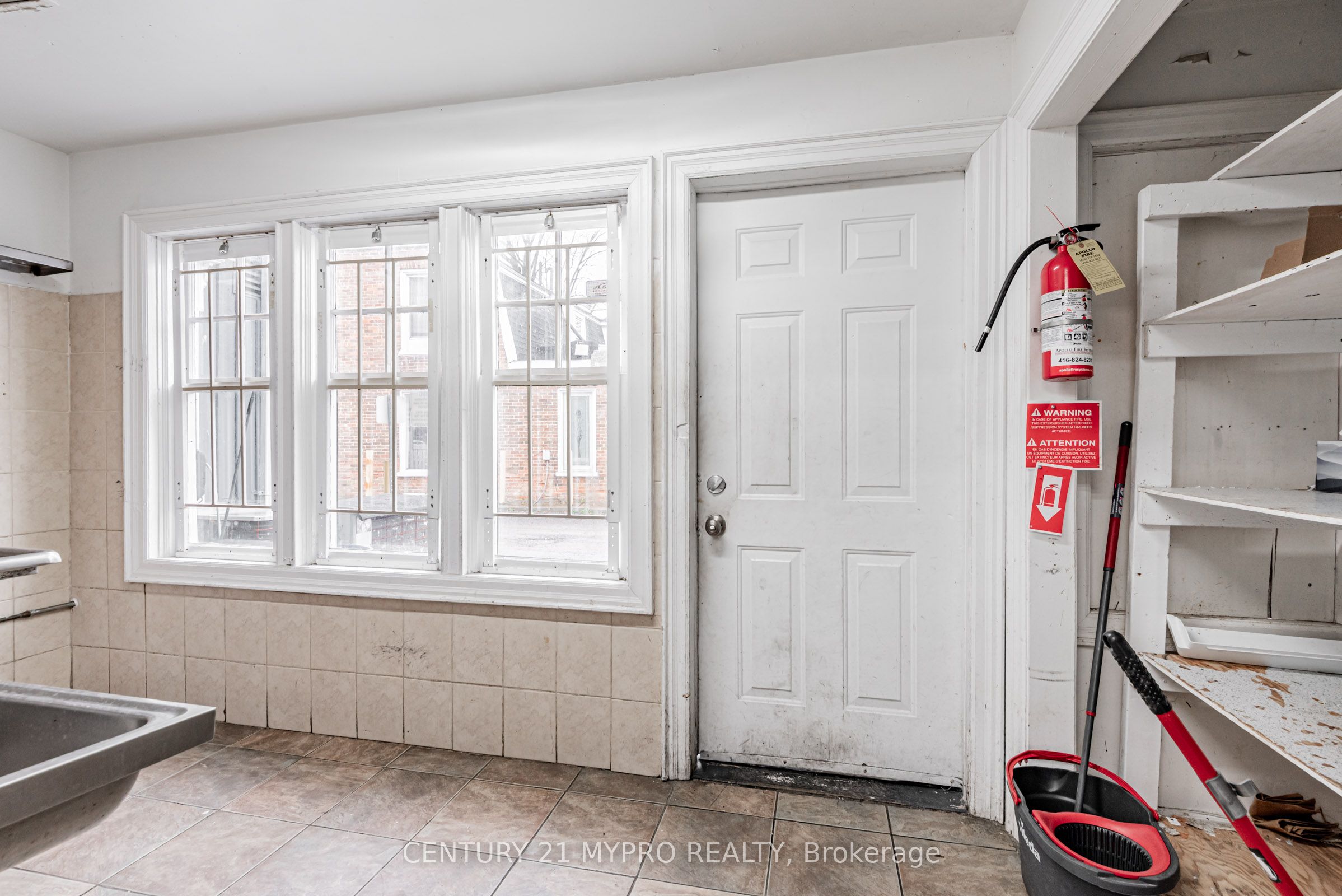 48 Main Street N Property Photo 24