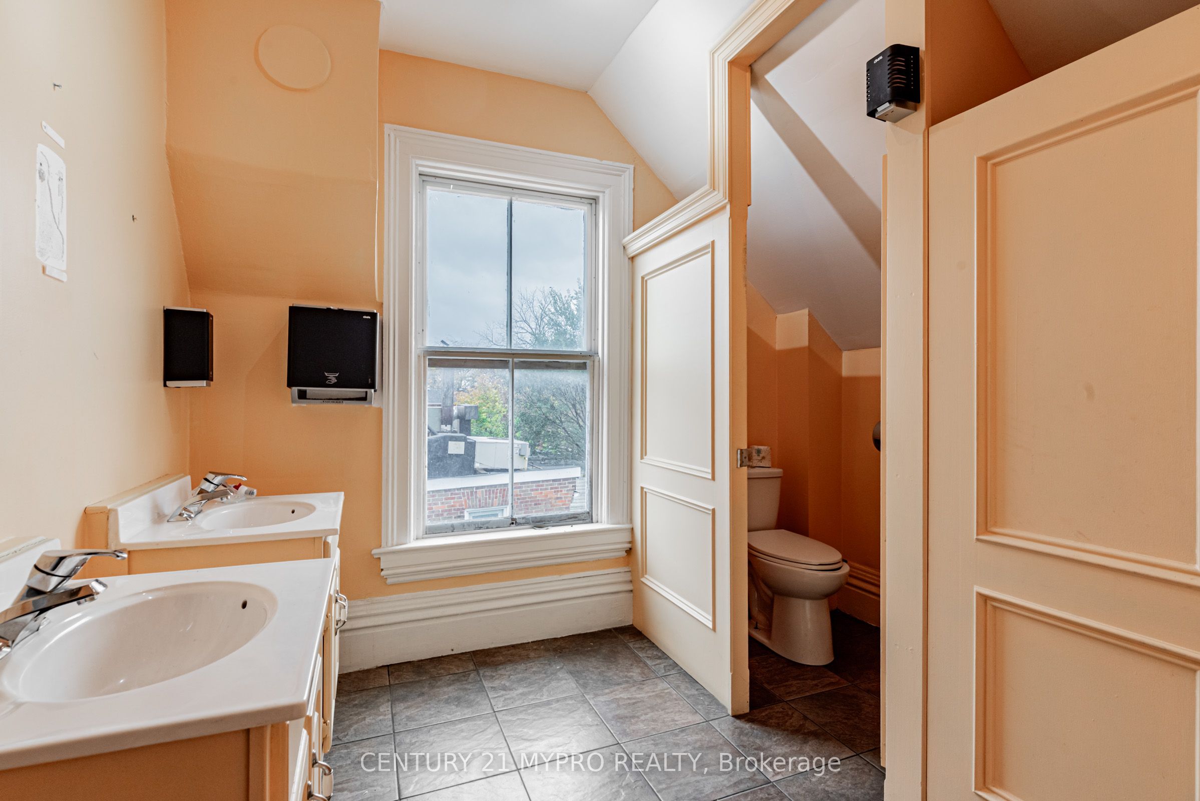 48 Main Street N Property Photo 28