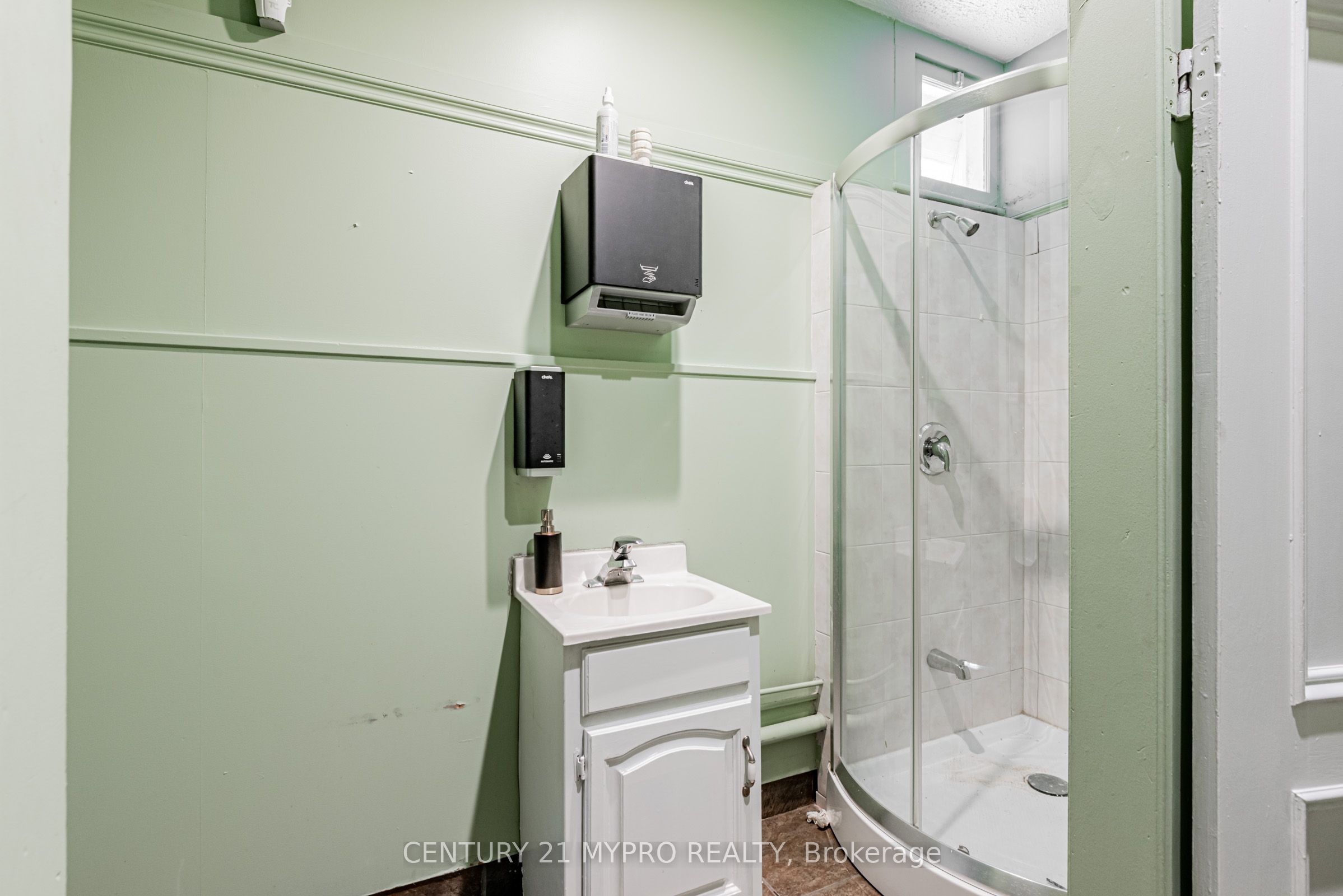 48 Main Street N Property Photo 29