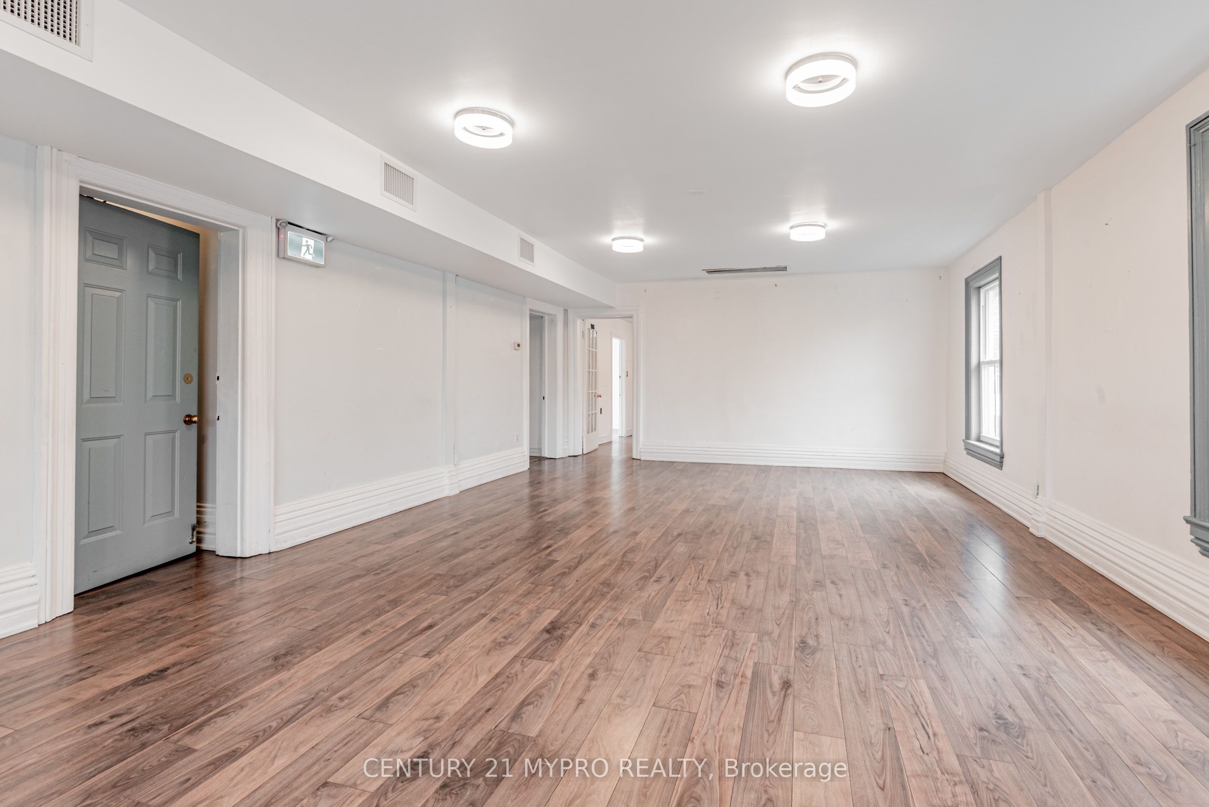 48 Main Street N Property Photo 32