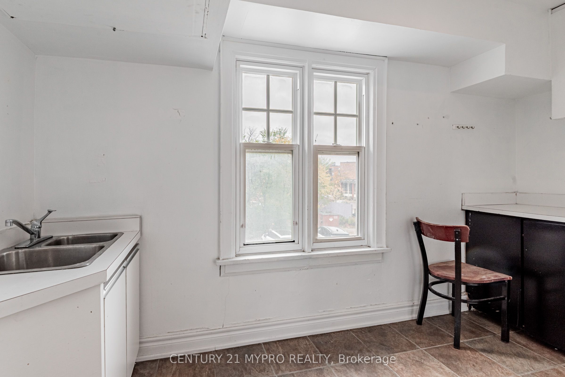 48 Main Street N Property Photo 35