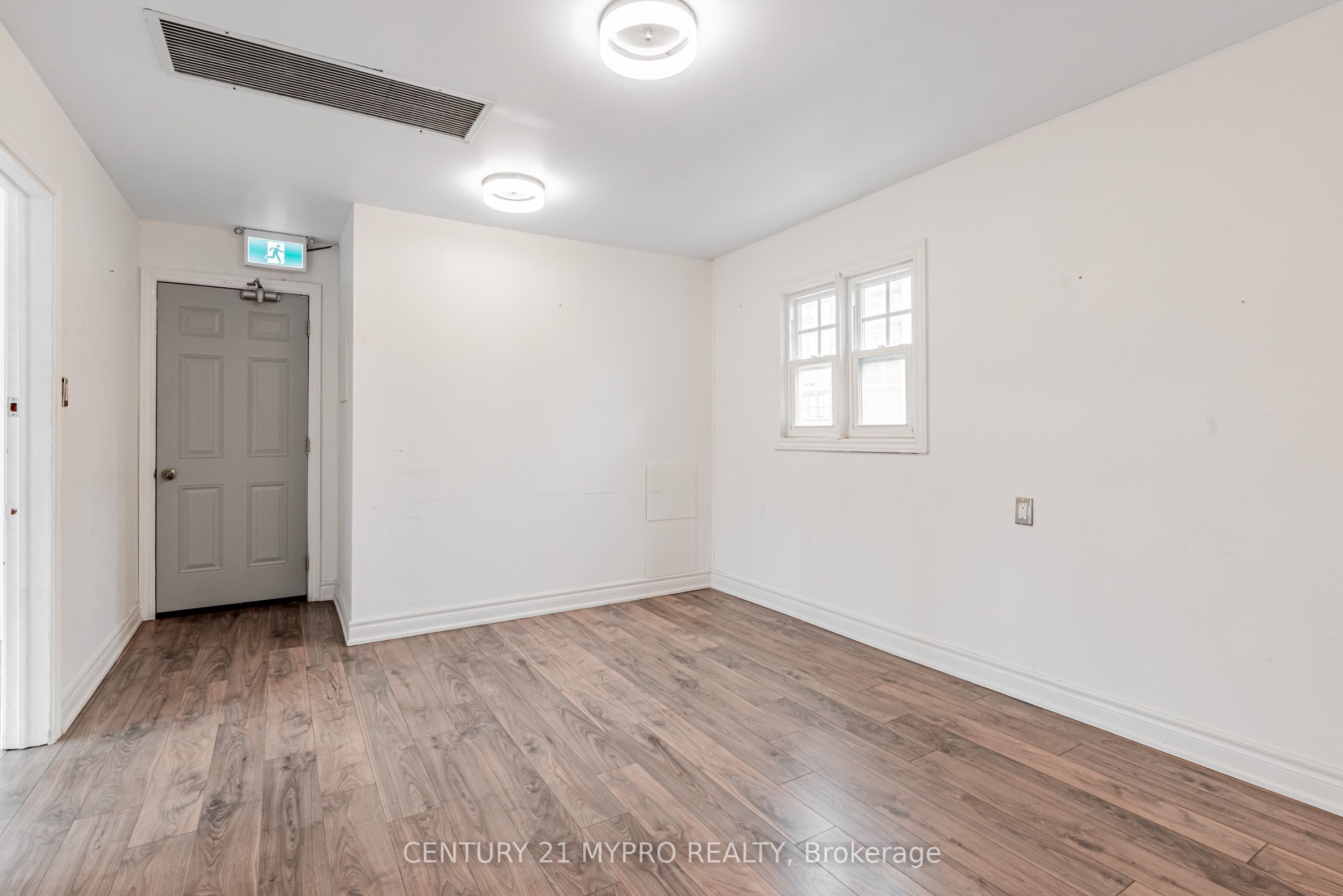 48 Main Street N Property Photo 36