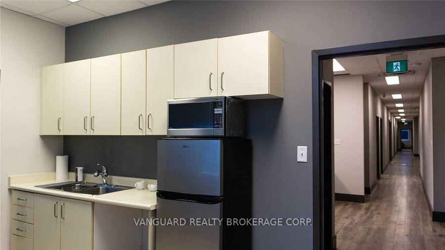 8810 Jane St Property Photo 4