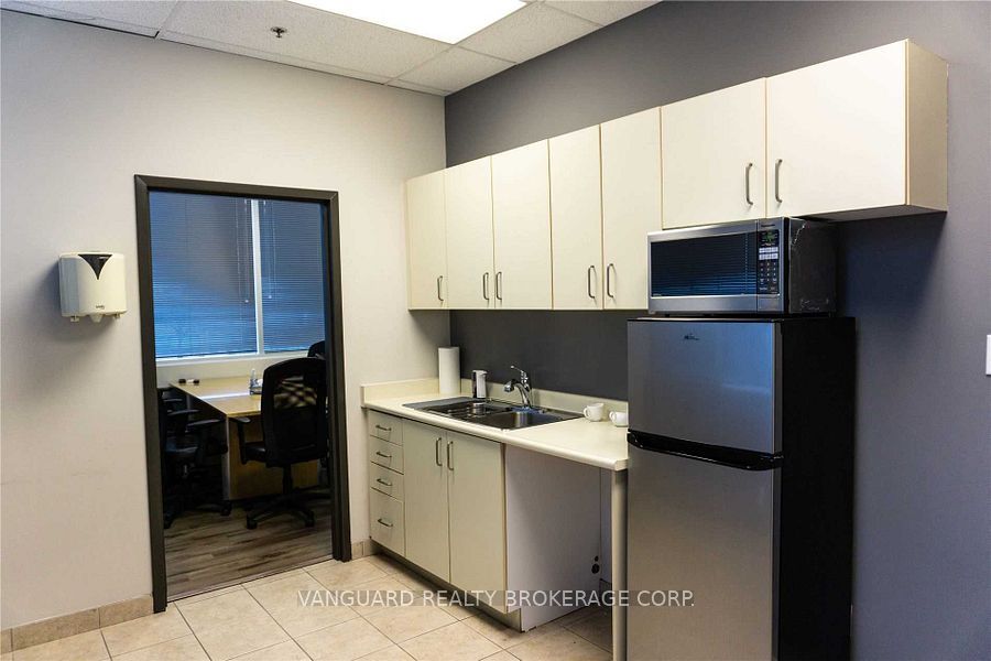 8810 Jane St Property Photo 7