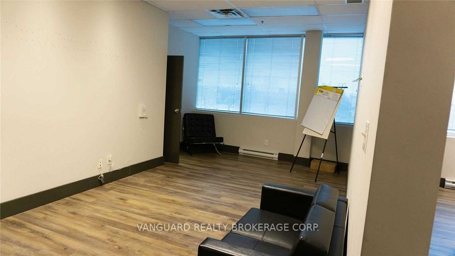 8810 Jane St Property Photo 9